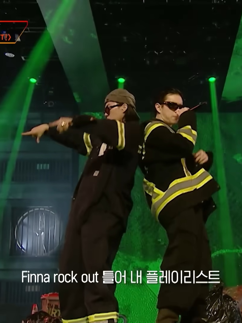 Nonnod Double Pocket Cargo Pants Vintage Black 착용 스타일 - 3