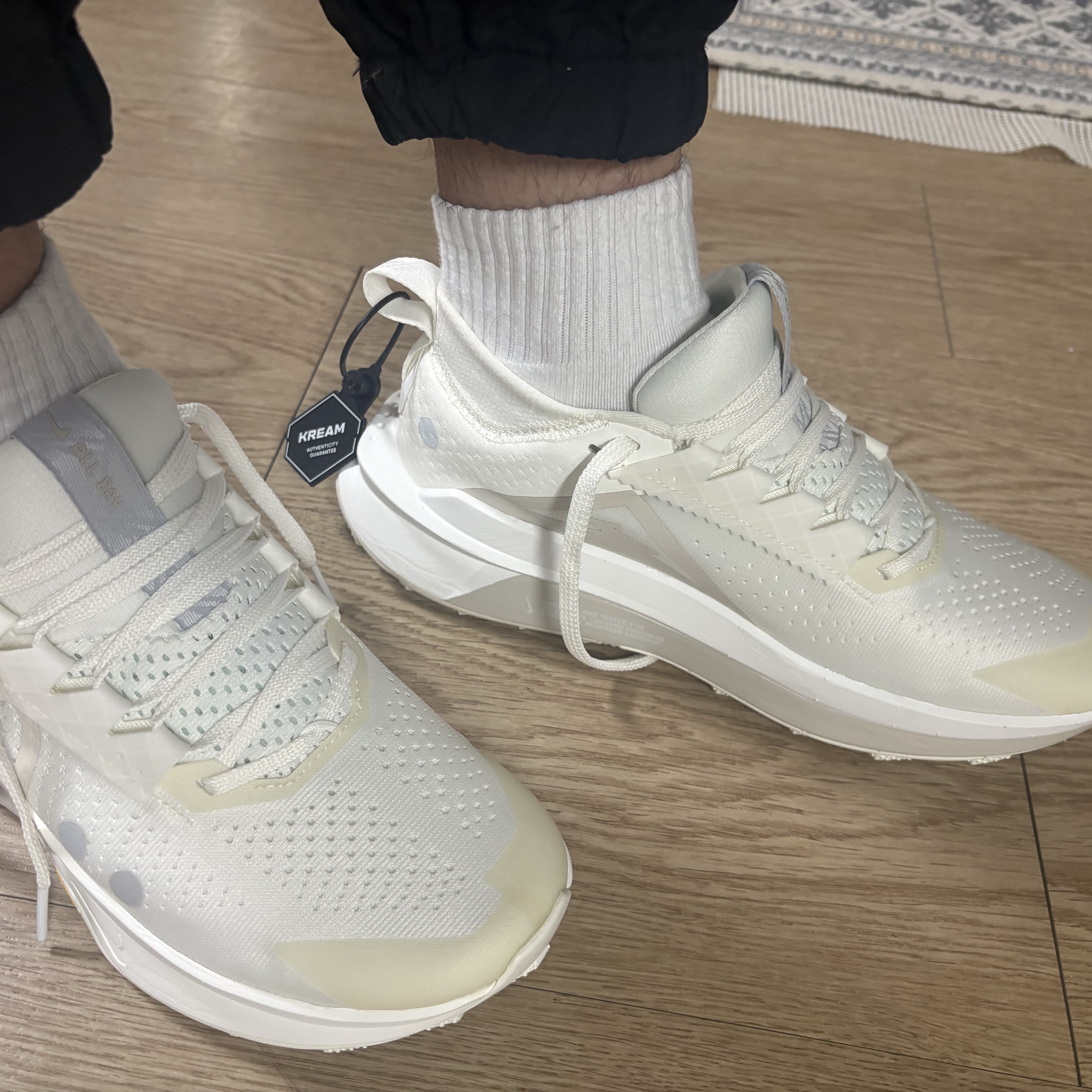 Nike ZoomX Zegama 2 Trail Sail Summit White 착용 스타일