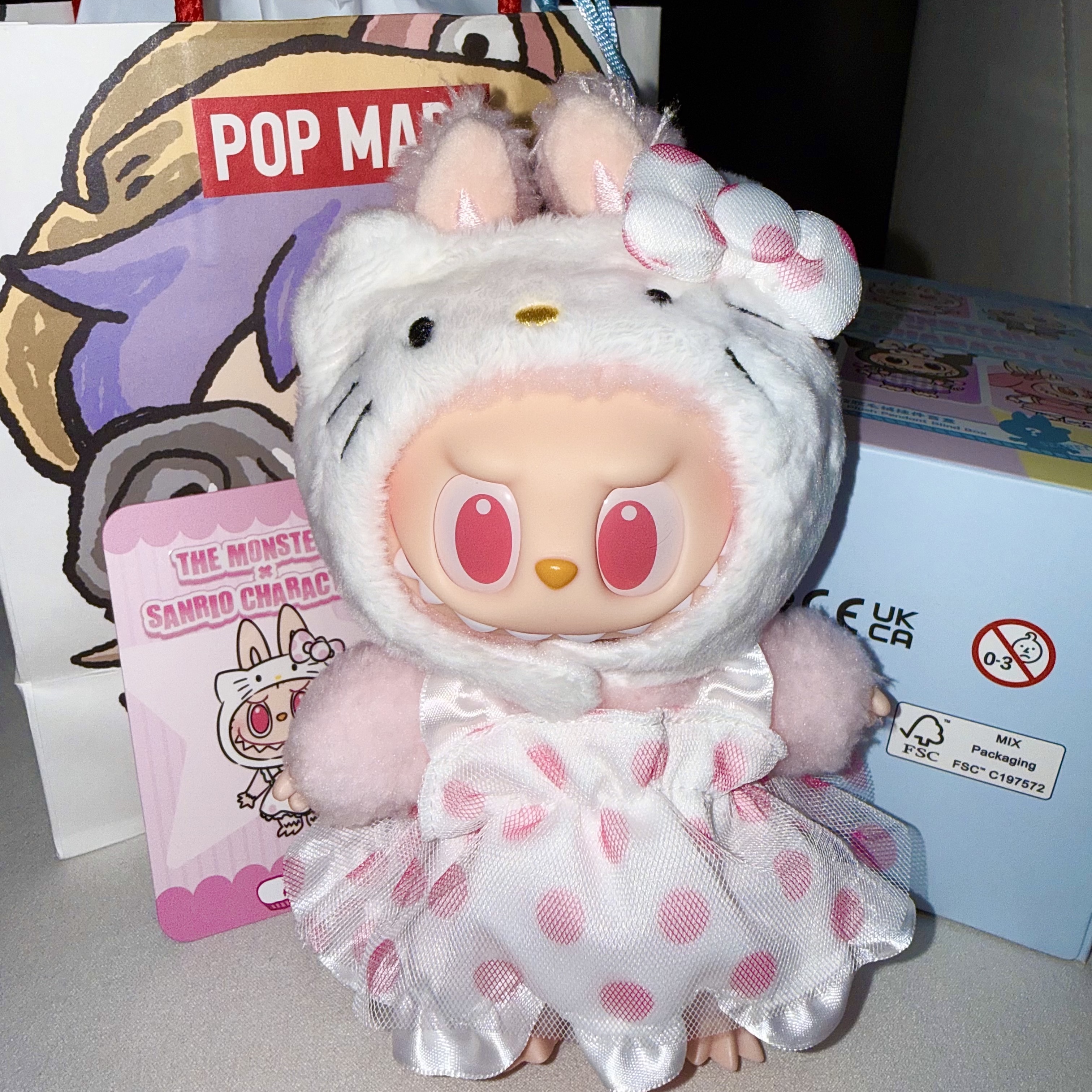 Pop Mart Labubu The Monsters x Hello Kitty And Friends Series Plush Pendant Hello Kitty (Opened Case) 착용 스타일
