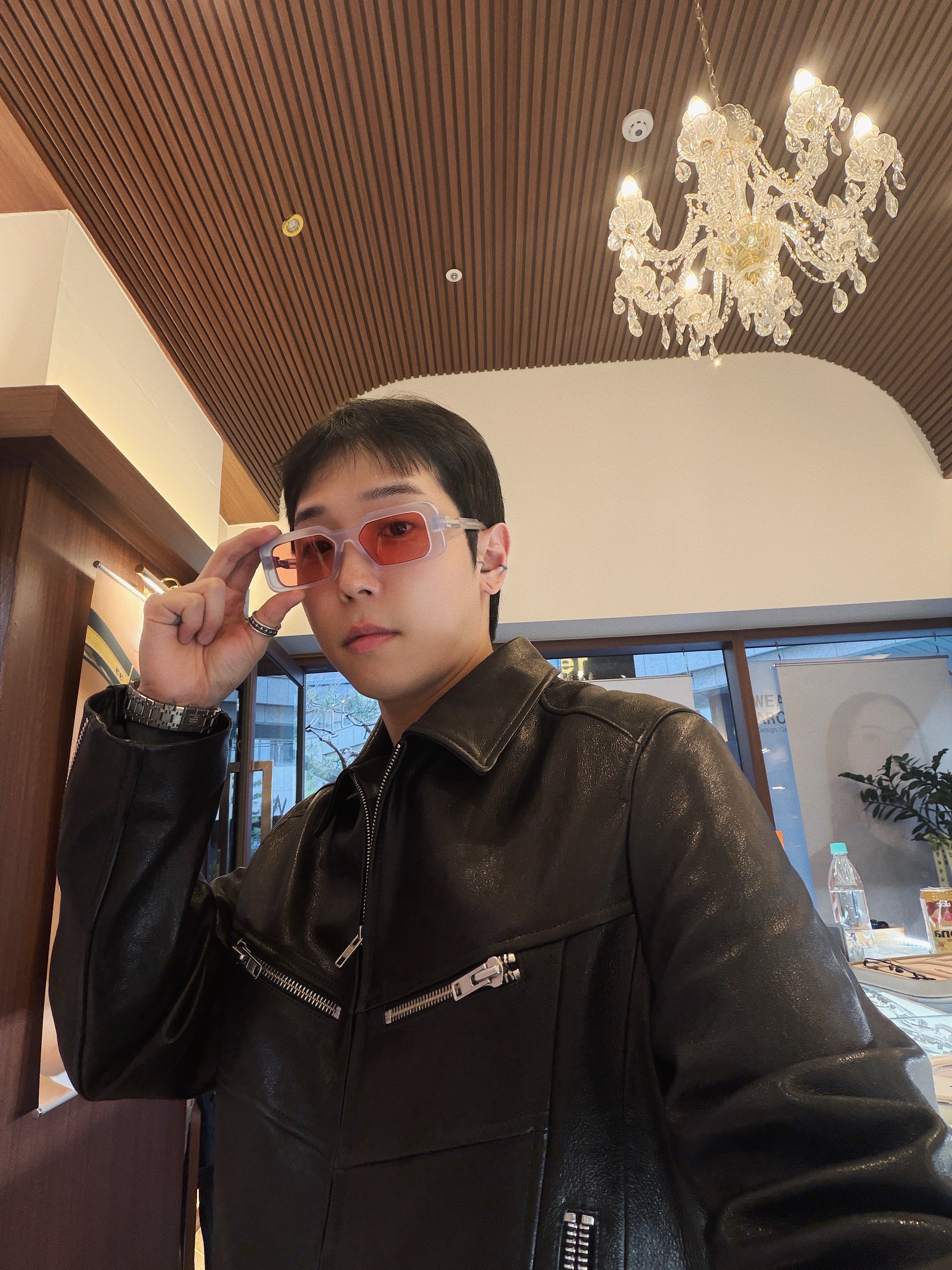 STU Lambskin Zipper Leather Jacket In Black, Audemars Piguet Royal Oak Selfwinding Chronograph 41mm Steel Bracelet Silver 착용 스타일 - 1