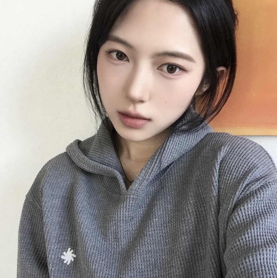 SLOW RECORD HOUSE Waffle Fingerhole Hood Blue Grey 착용 스타일