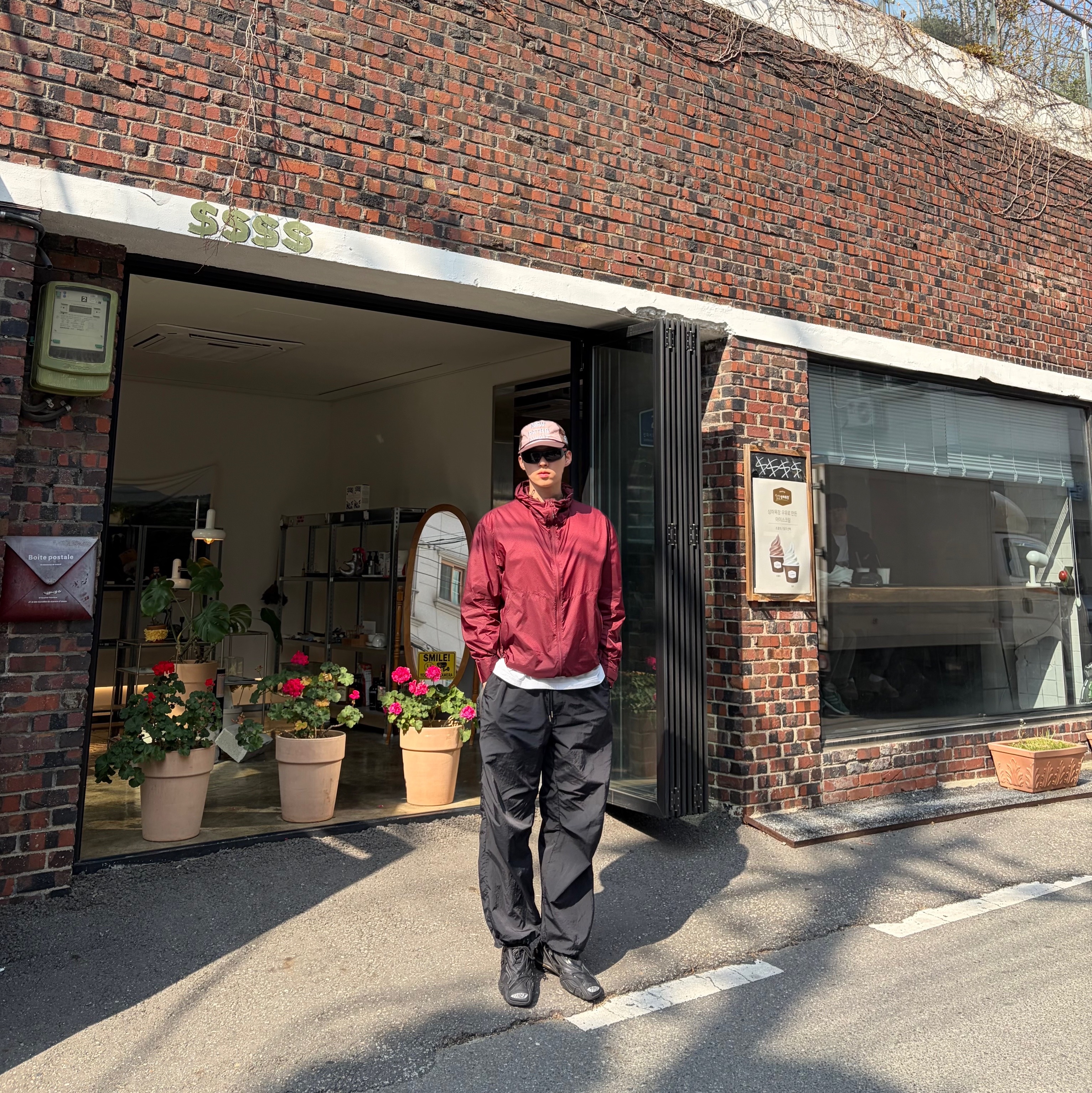 Alex Zono x Woodz New Paths Await Trucker Hat Beige, Balenciaga Tyrex Sneakers Black 착용 스타일 - 1