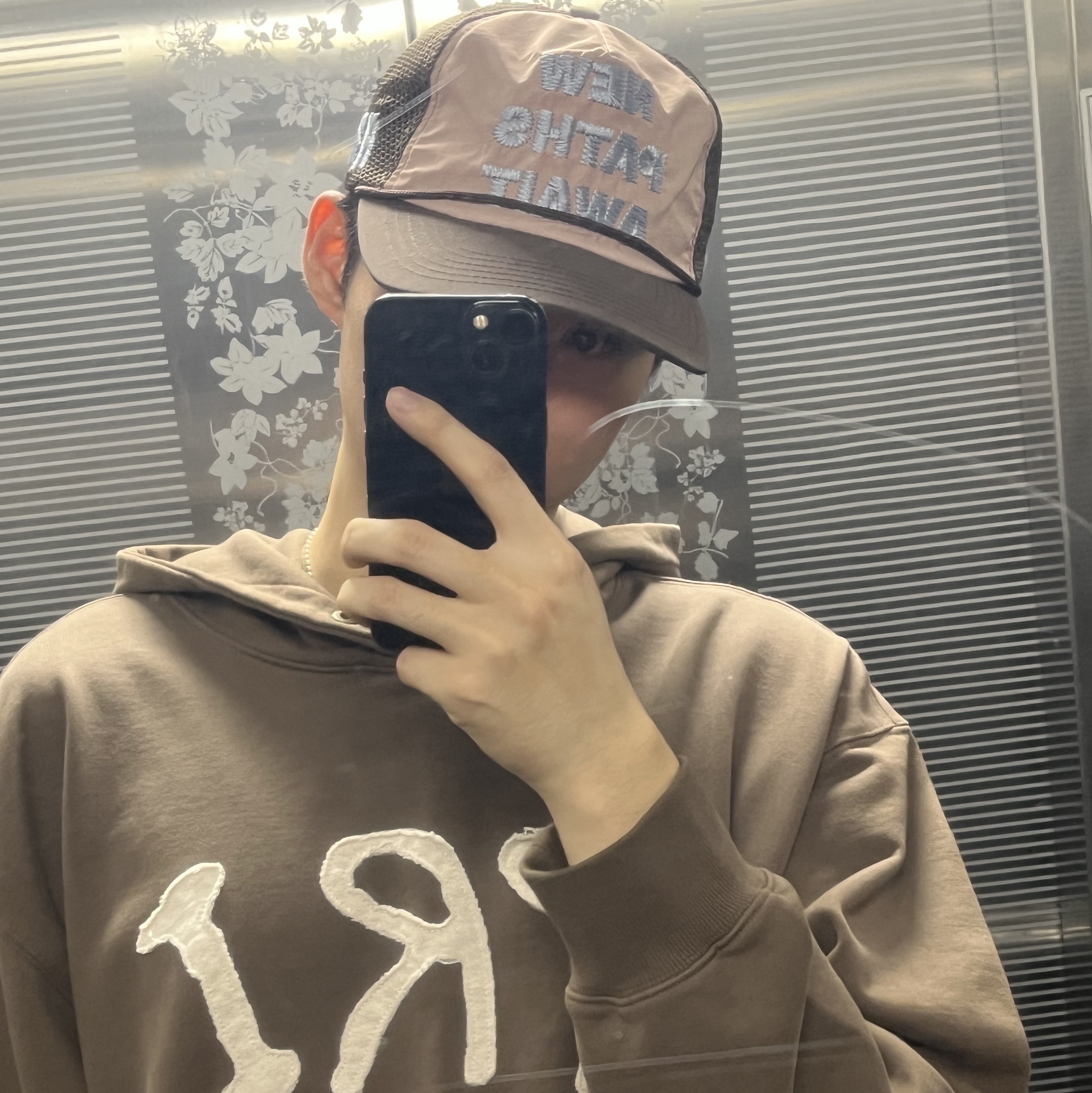 Alex Zono x Woodz New Paths Await Trucker Hat Beige, Balenciaga Tyrex Sneakers Black 착용 스타일 - 3