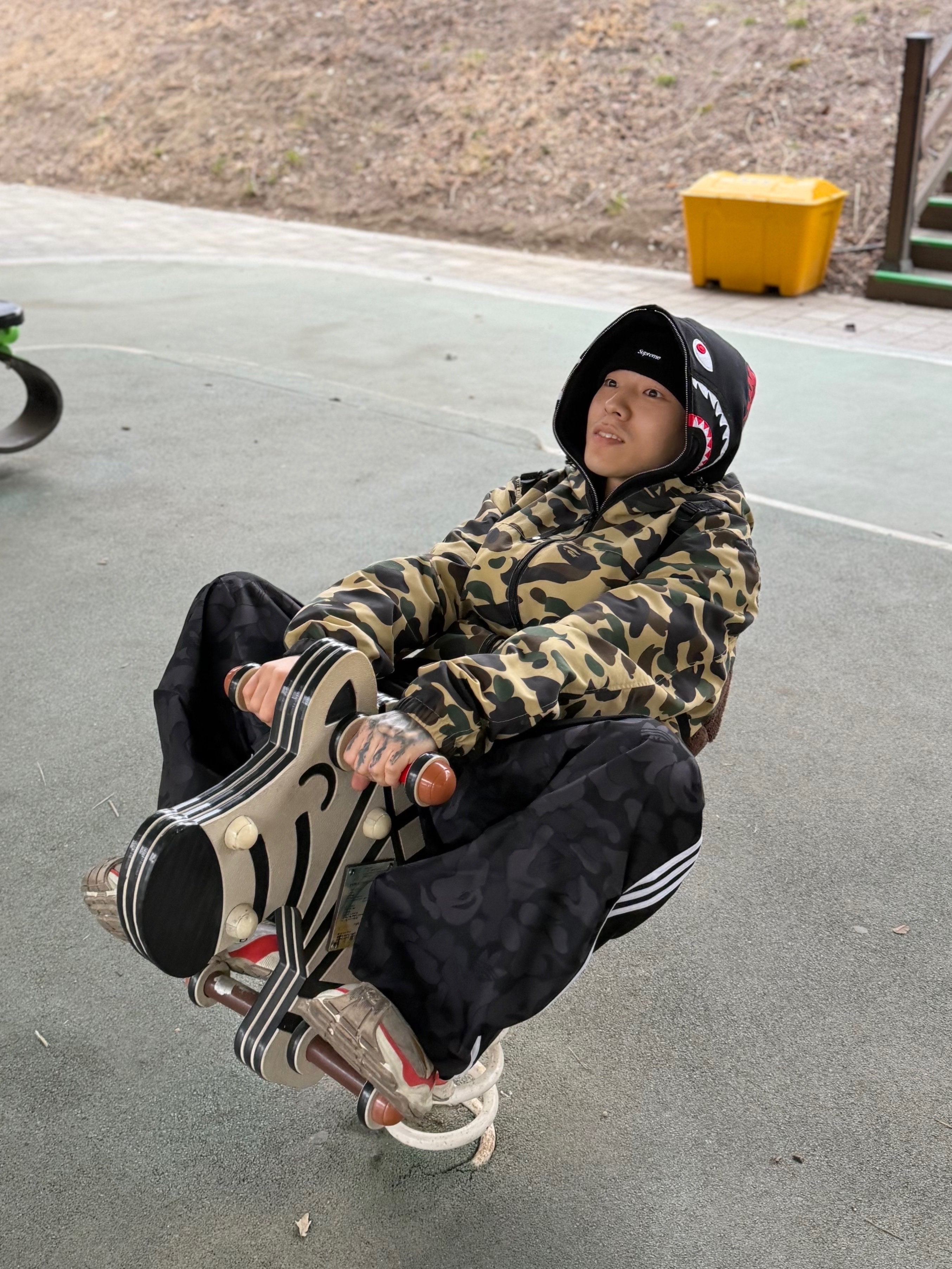 Adidas x BAPE Jacquard Pants Black - KR Sizing, Adidas x BAPE Ultimate Shark Hoodie Black - KR Sizing 착용 스타일 - 3