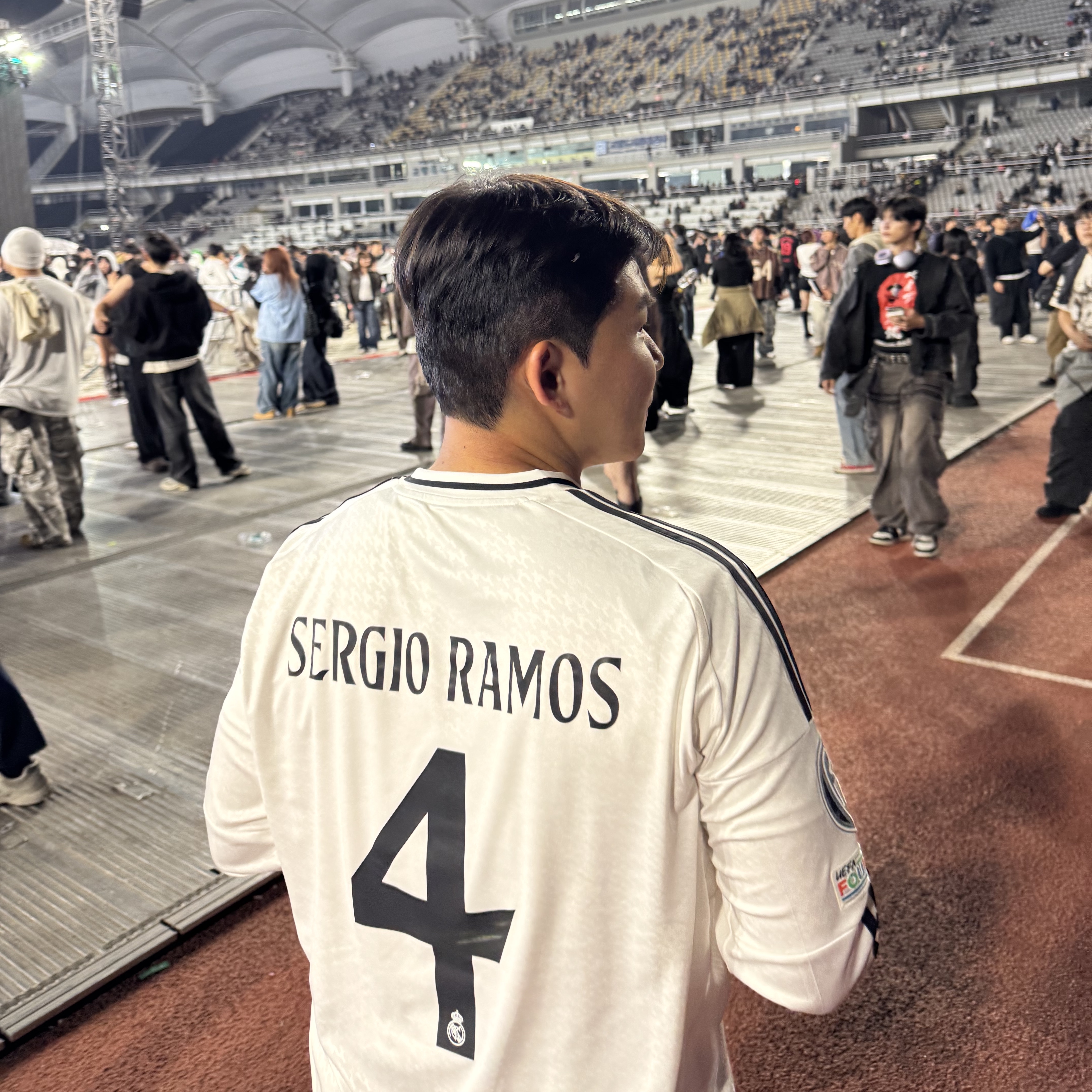 Adidas Real Madrid 2024/25 Home Long Sleeve Jersey White - KR Sizing (Non Marking Ver.) 착용 스타일