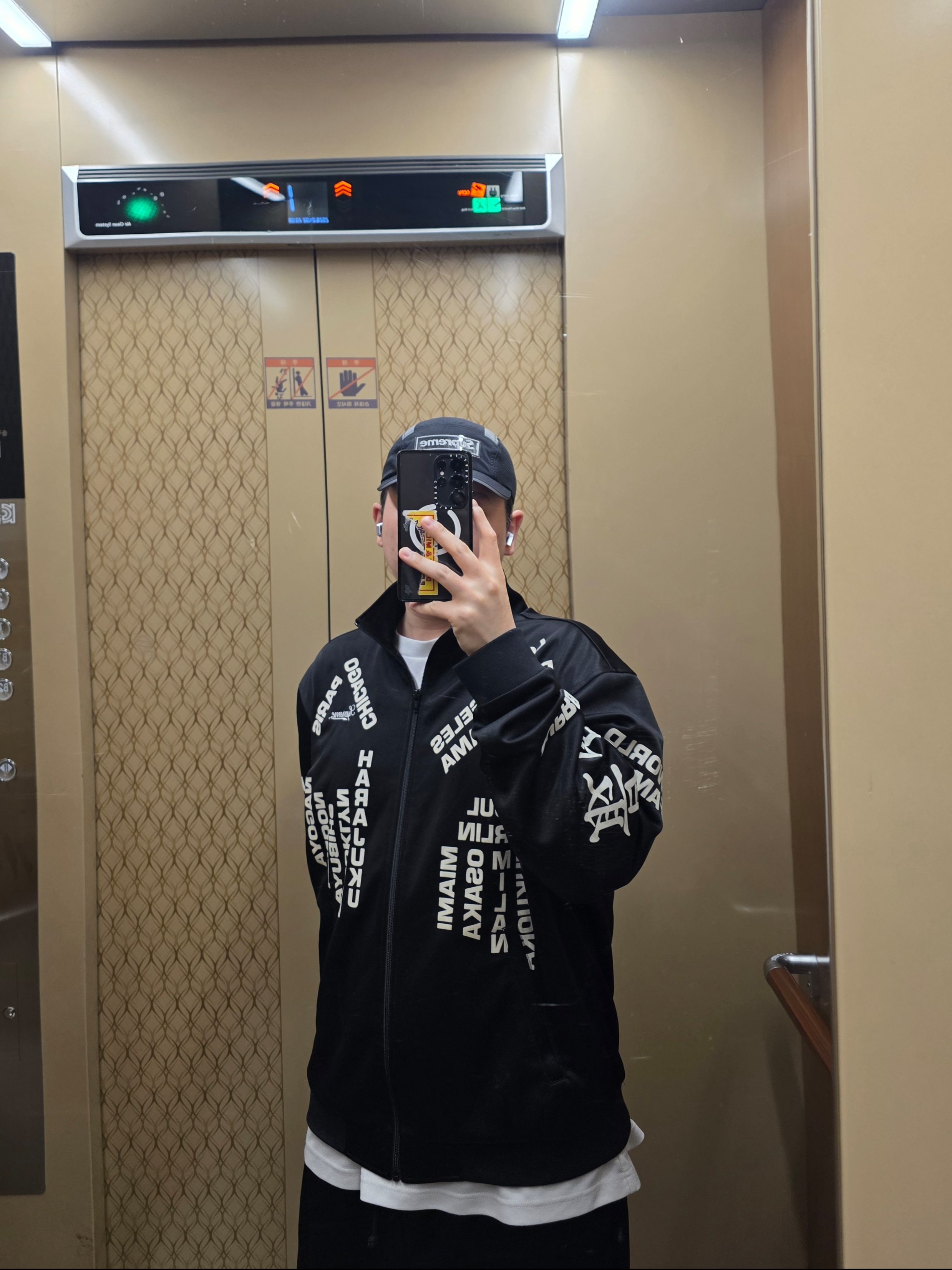 Supreme Side Mesh Camp Cap Black - 25SS, Supreme Worldwide Tricot Track Pant Black - 25SS 착용 스타일