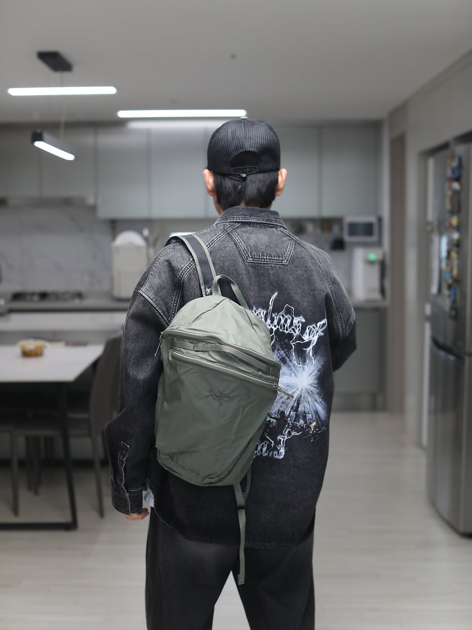 Arc'teryx Heliad 15 Backpack Forage 착용 스타일 - 2