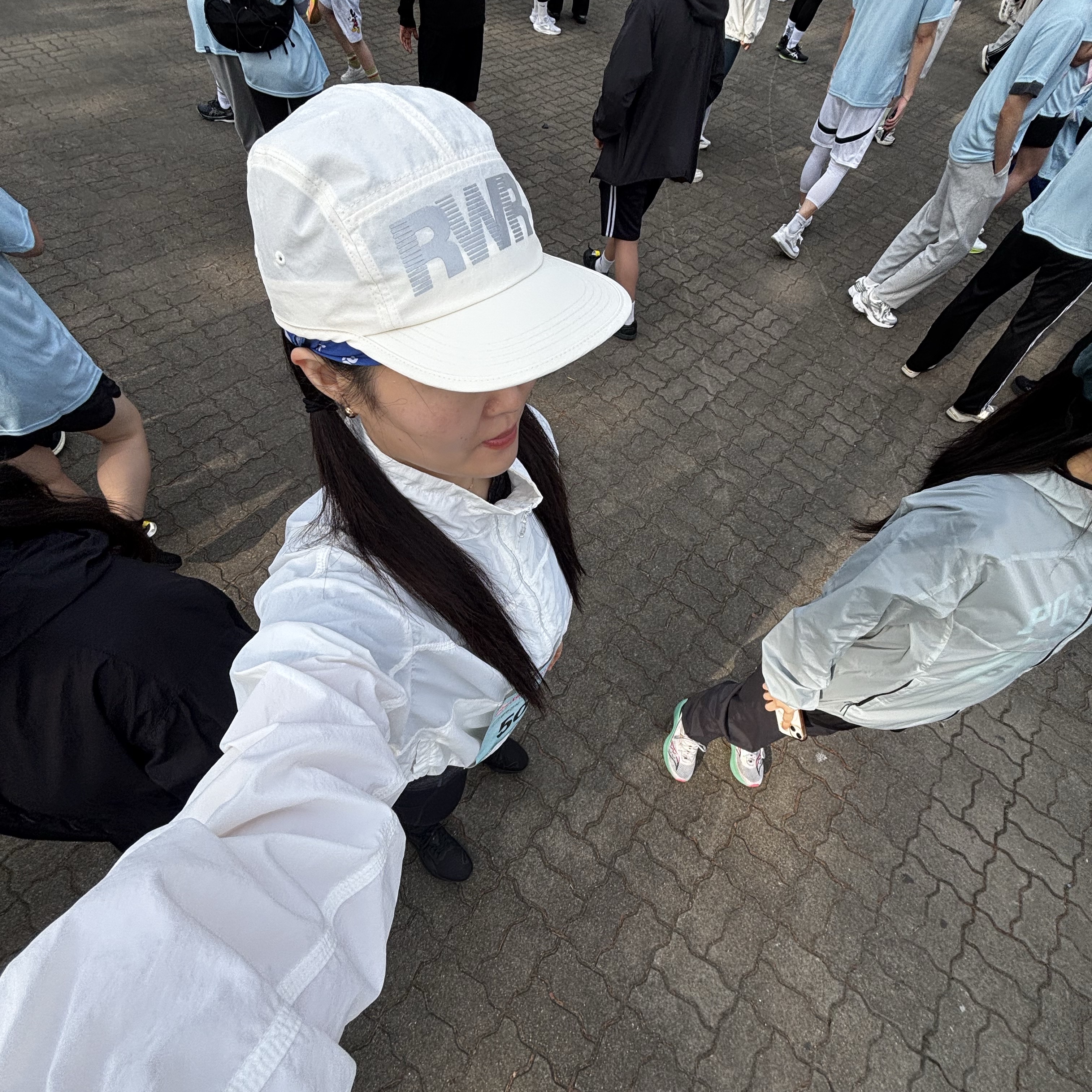 [KREAM 단독] runwhither Trail Cap Cream 착용 스타일 - 1