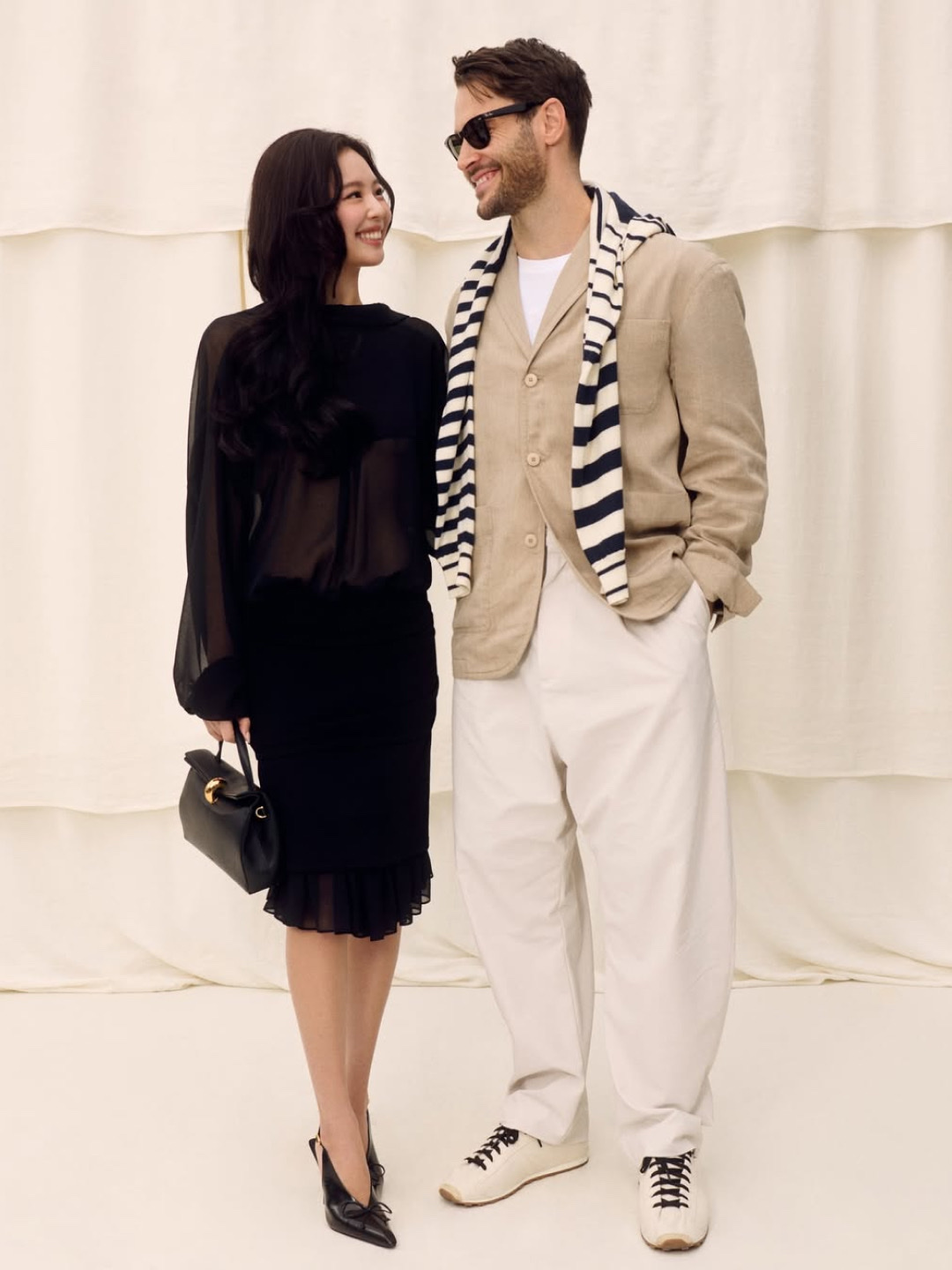 Jacquemus Valerie Small Bag Black Gold, Jacquemus Valerie Small Bag Light Ivory Gold 착용 스타일 - 2