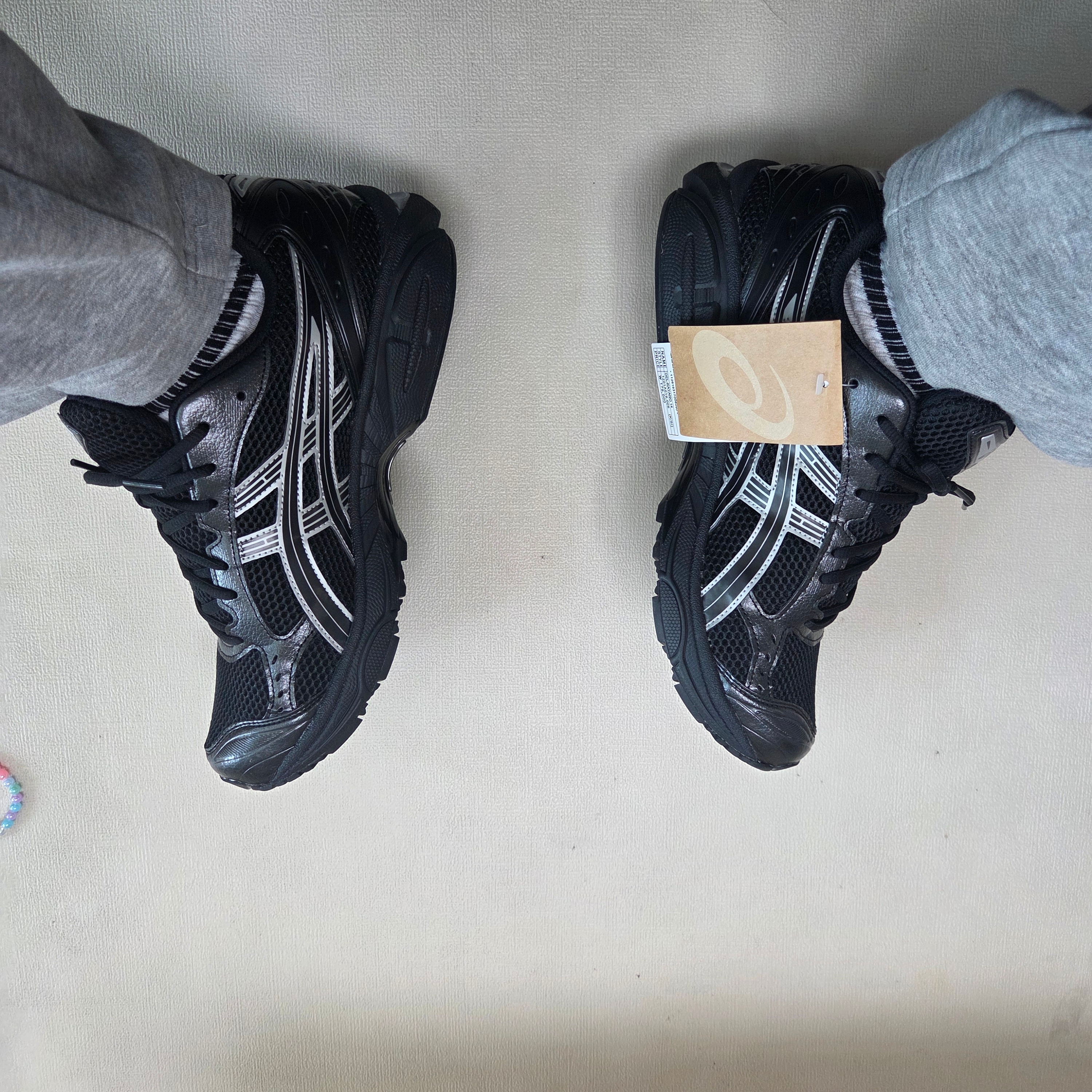 Asics Gel-Kayano 14 Black Pure Silver 착용 스타일 - 2