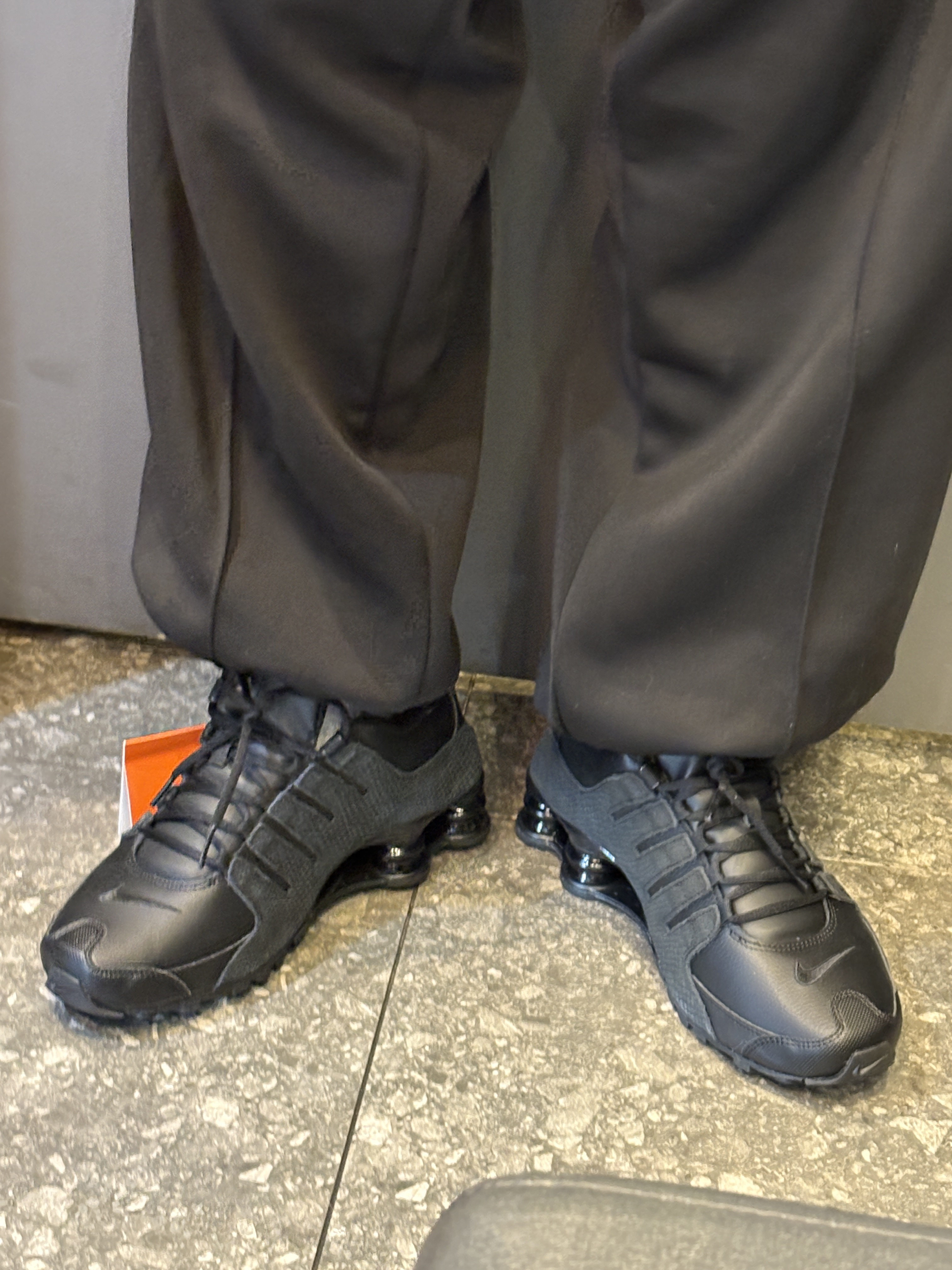 Nike Shox NZ Black 착용 스타일 - 5