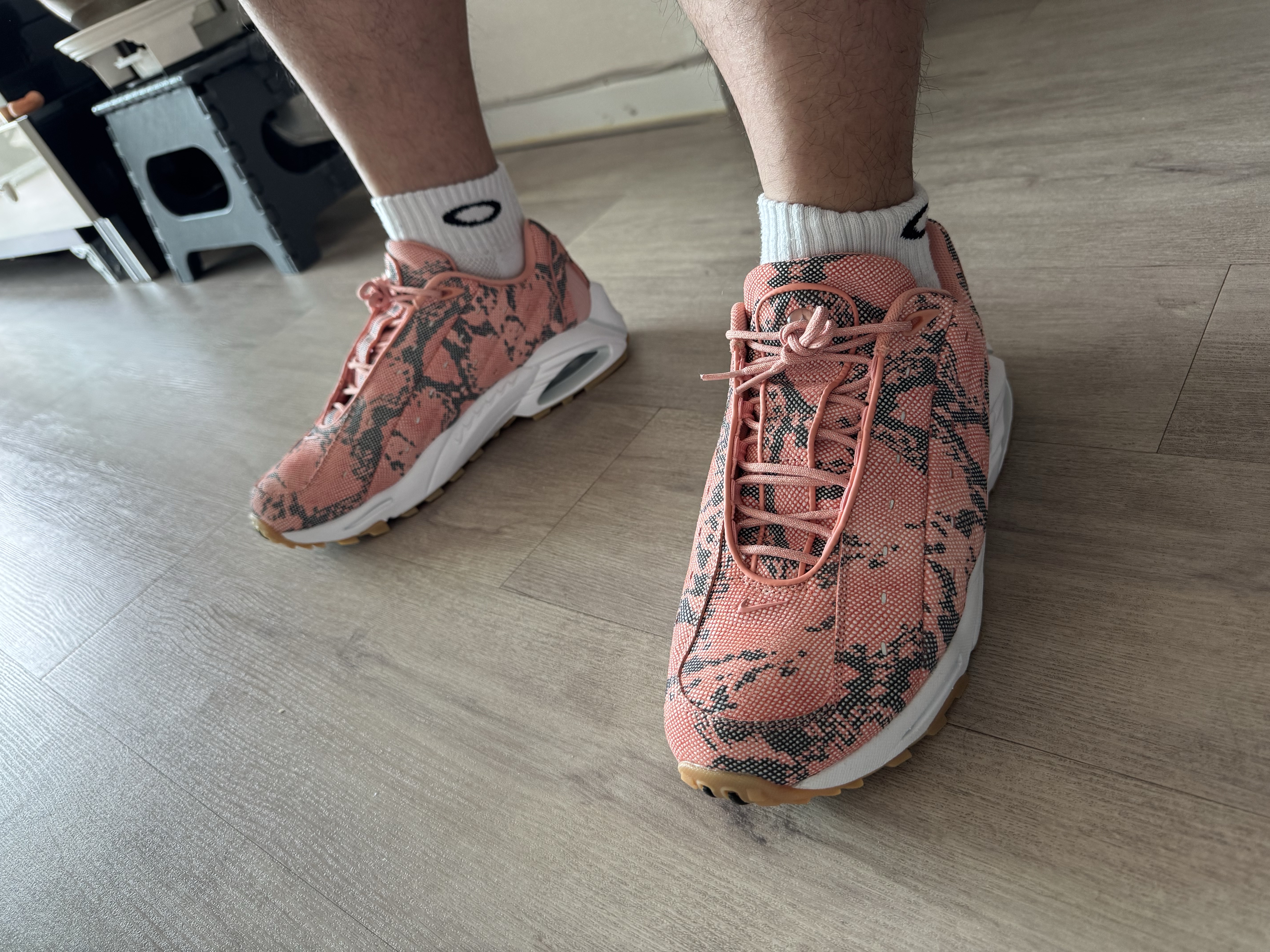 Nike x Drake Nocta Hot Step Air Terra Pink Quartz 착용 스타일 - 2