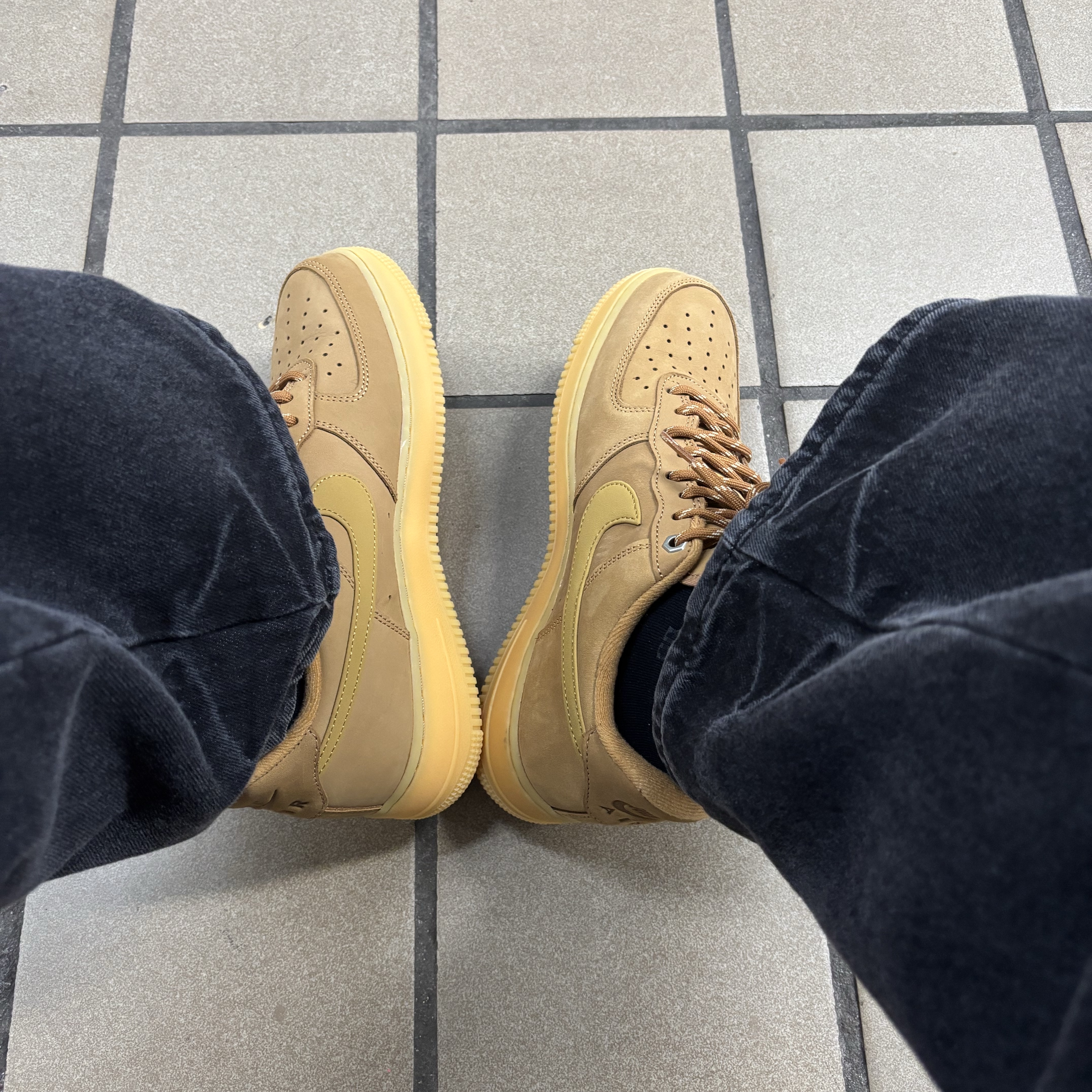 Nike Air Force 1 '07 WB Flax 착용 스타일