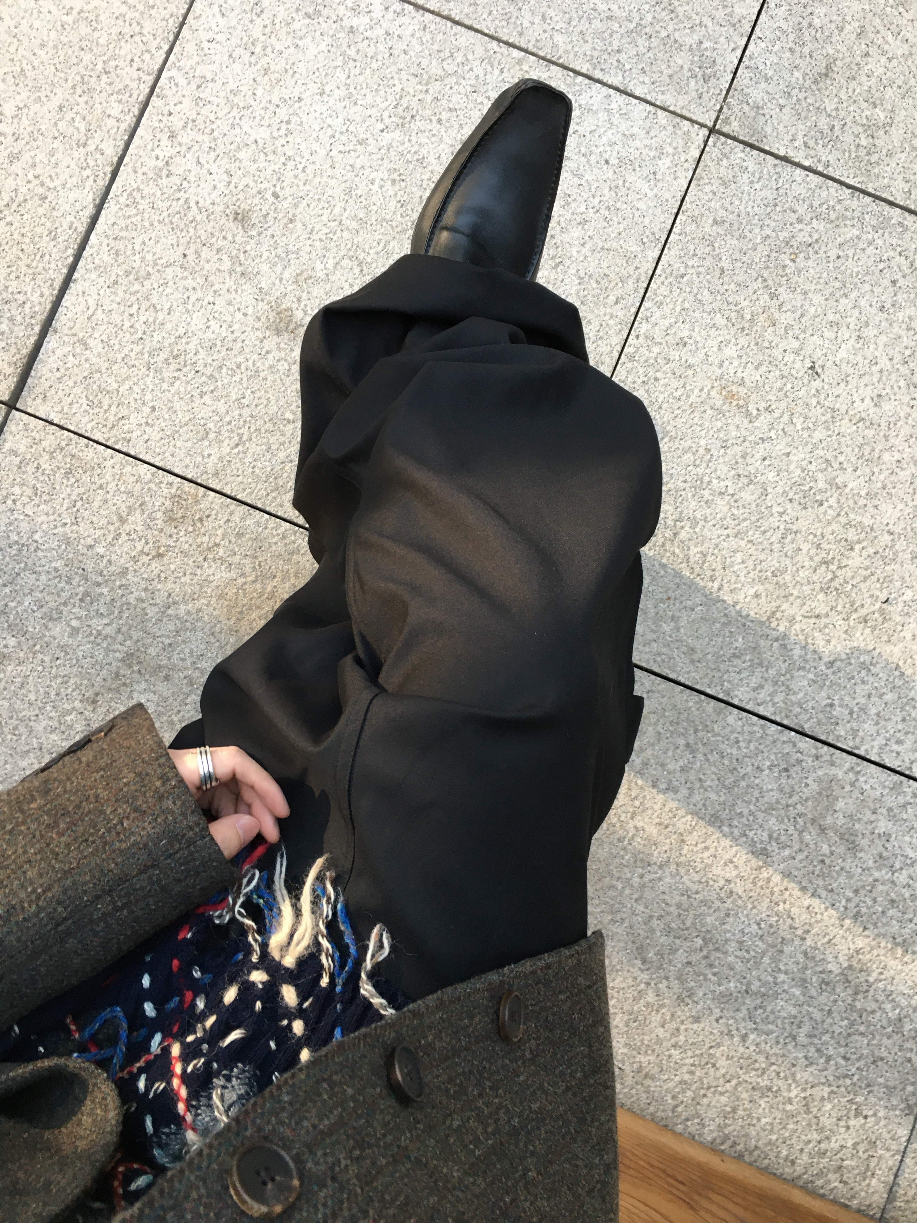 STU 4 Button Single Breasted Jacket In Khaki, Kamien x KOIN SEOUL 247 All Day Slacks Black 착용 스타일 - 5