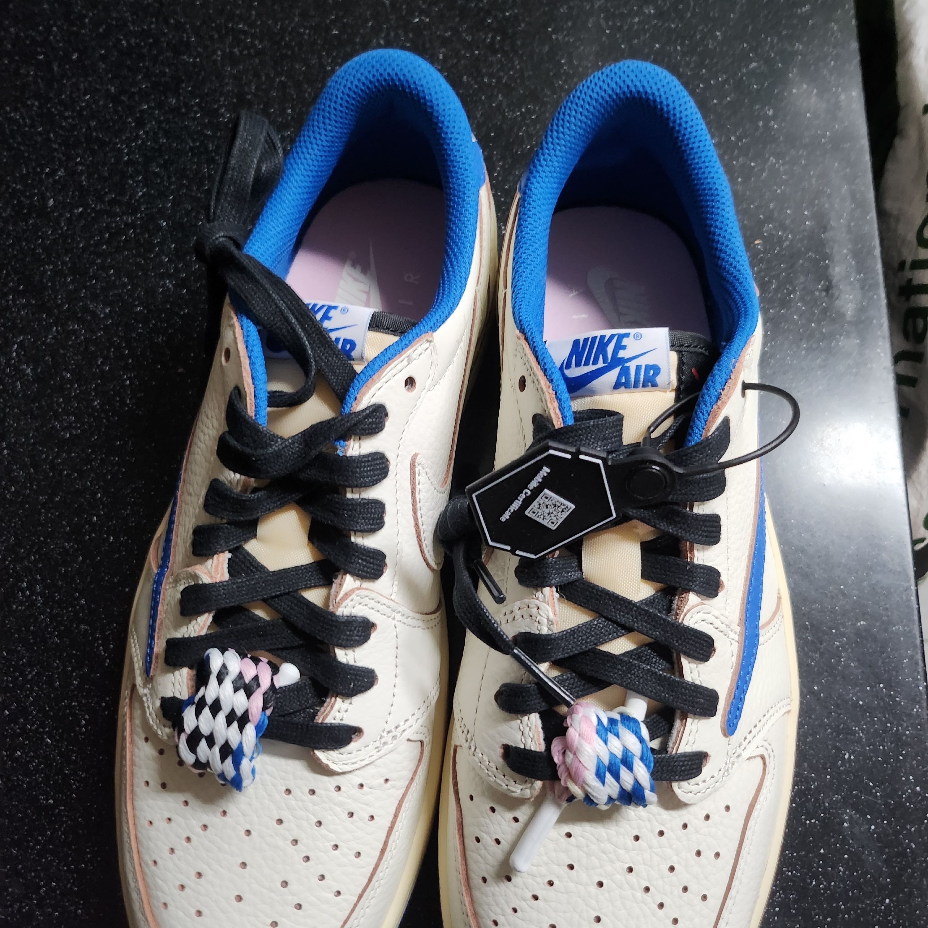 Jordan 1 x Travis Scott x Fragment Retro Low OG SP Sail Military Blue 착용 스타일 - 2