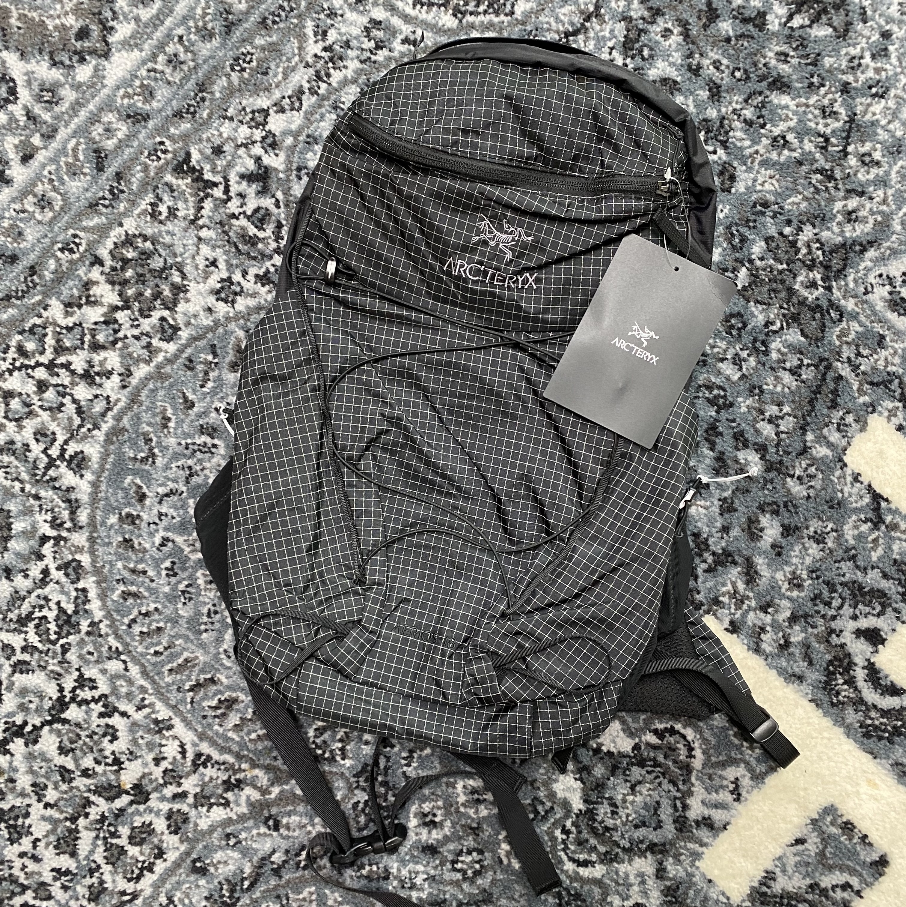 Arc'teryx Aerios 18 Backpack Black 착용 스타일