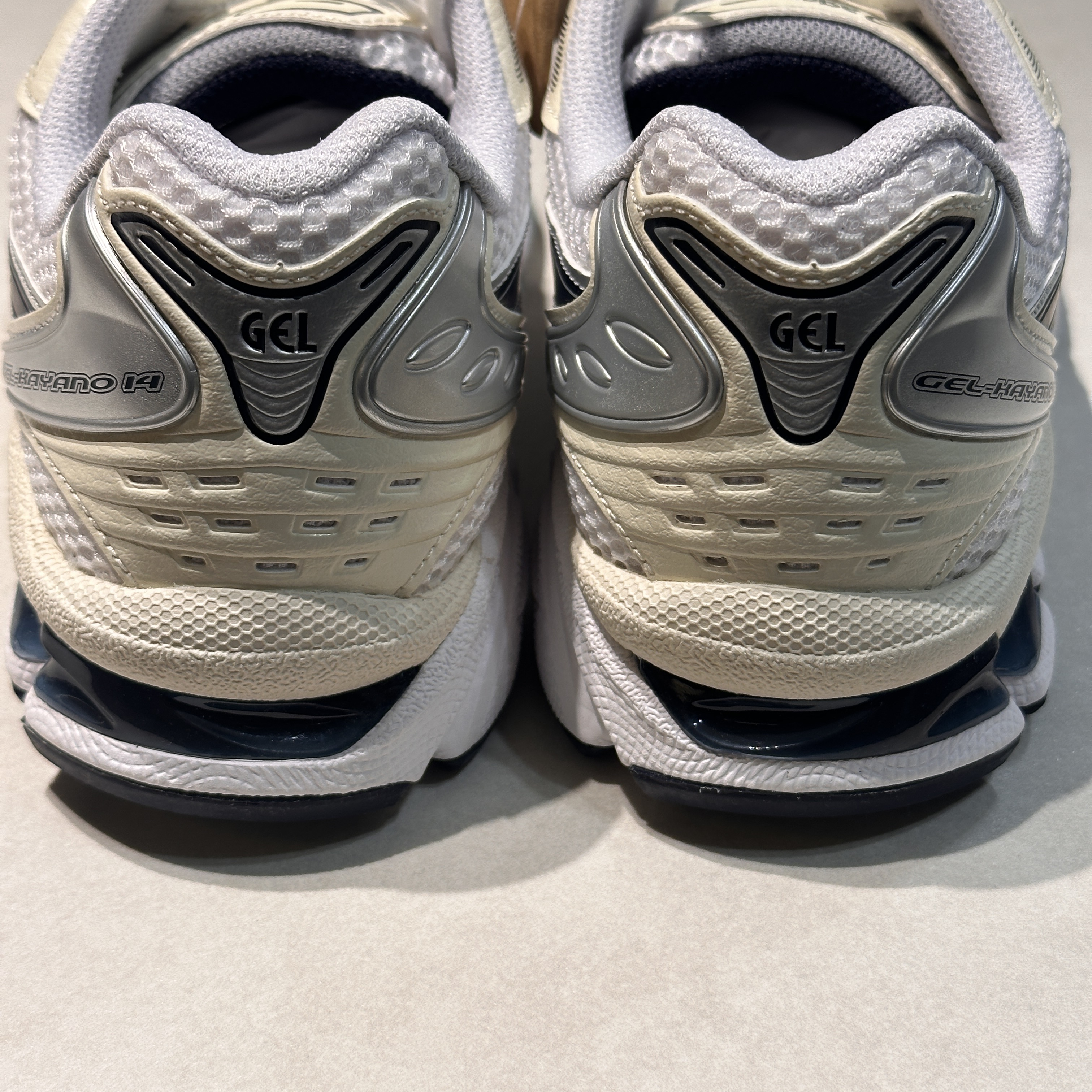 (W) Asics Gel-Kayano 14 White Midnight 착용 스타일 - 5