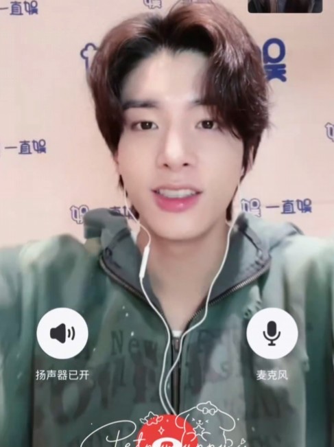 Covernat X Undermycar Vest Layered Letter Graphic Hood Zip-Up 착용 스타일 - 2