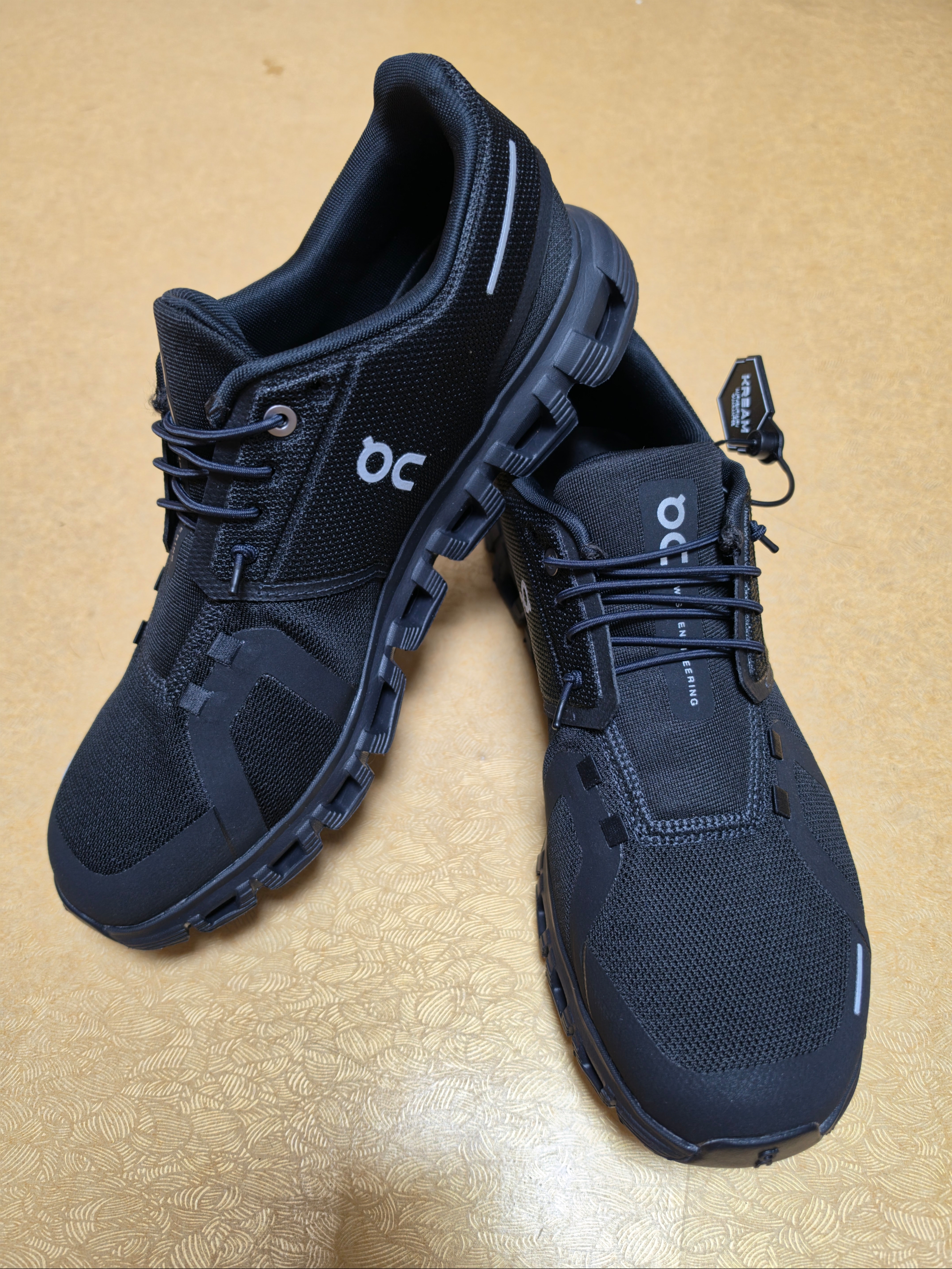 On Running Cloud 6 Black 착용 스타일 - 2