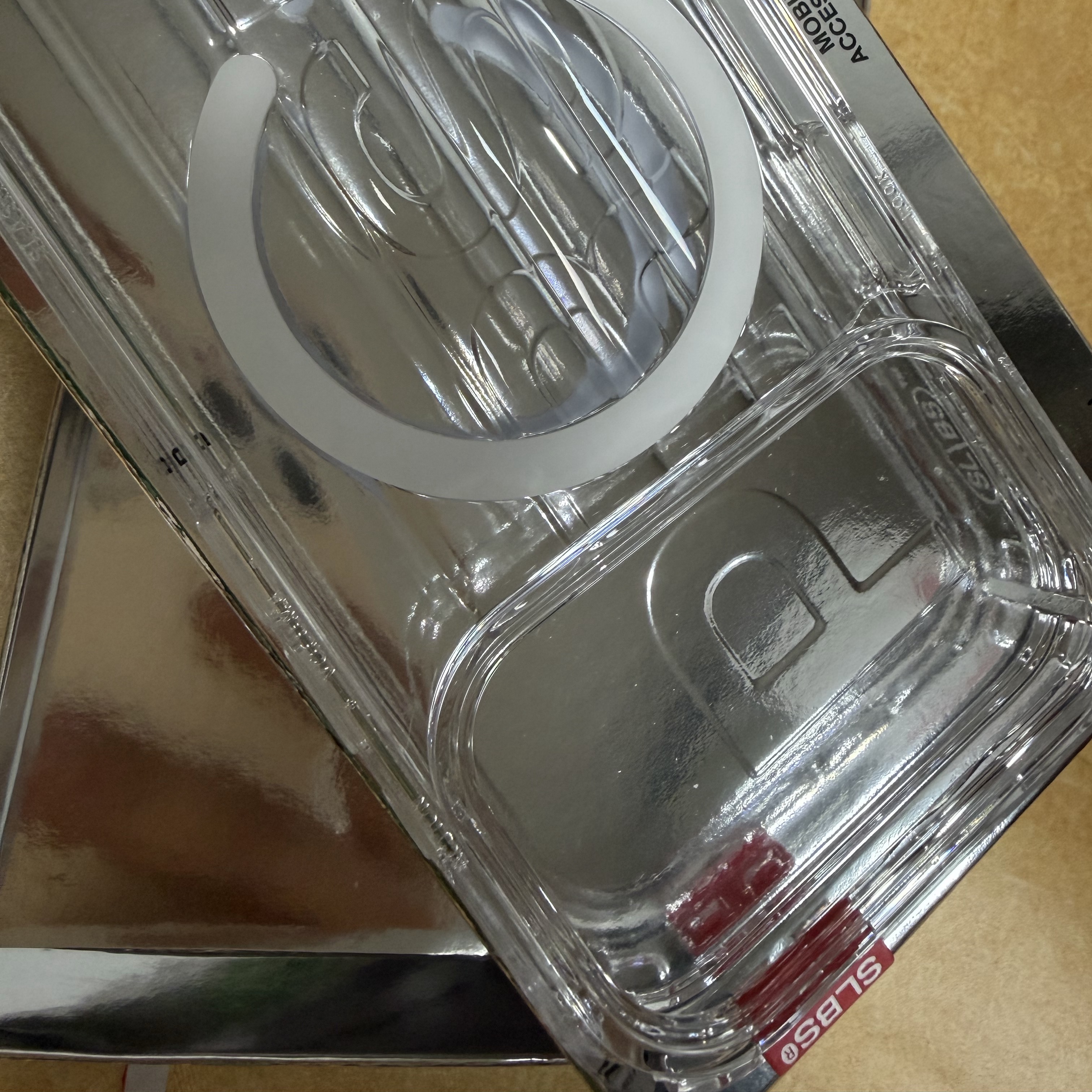 SLBS PRSM Clear Magnet Case for iPhone17 Series 착용 스타일