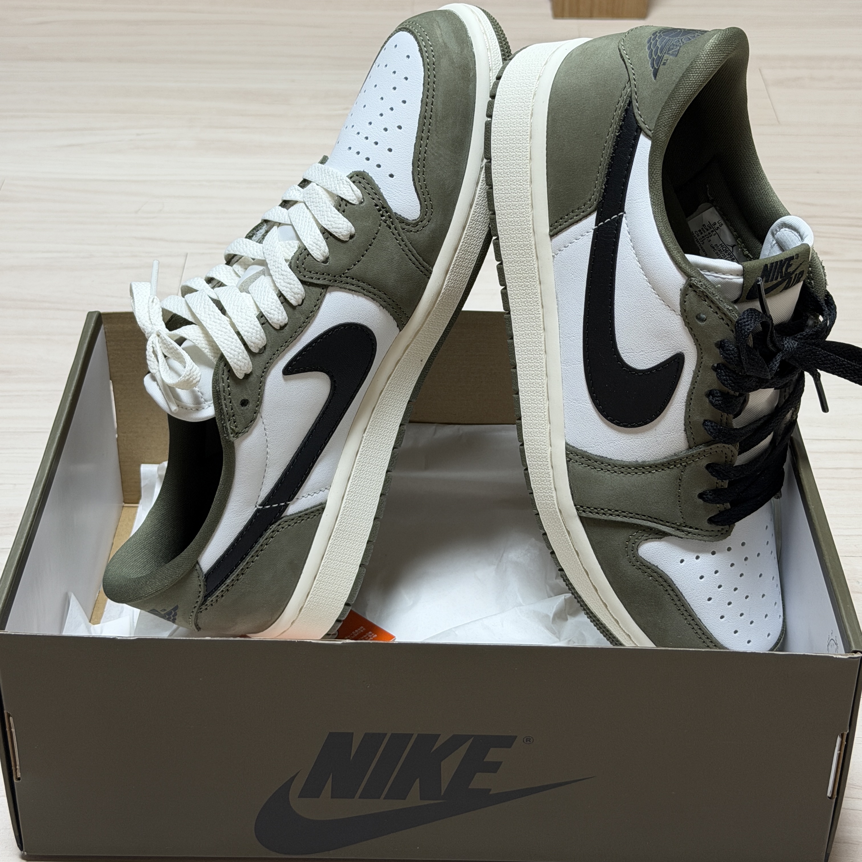 Jordan 1 Retro Low OG Medium Olive and Summit White 착용 스타일