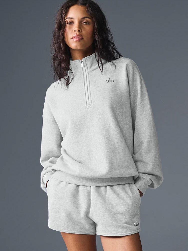 Alo Yoga Accolade 1/4 Zip Pullover Athletic Heather Grey, (W) Alo Yoga Match Point Shorts Black 착용 스타일 - 2