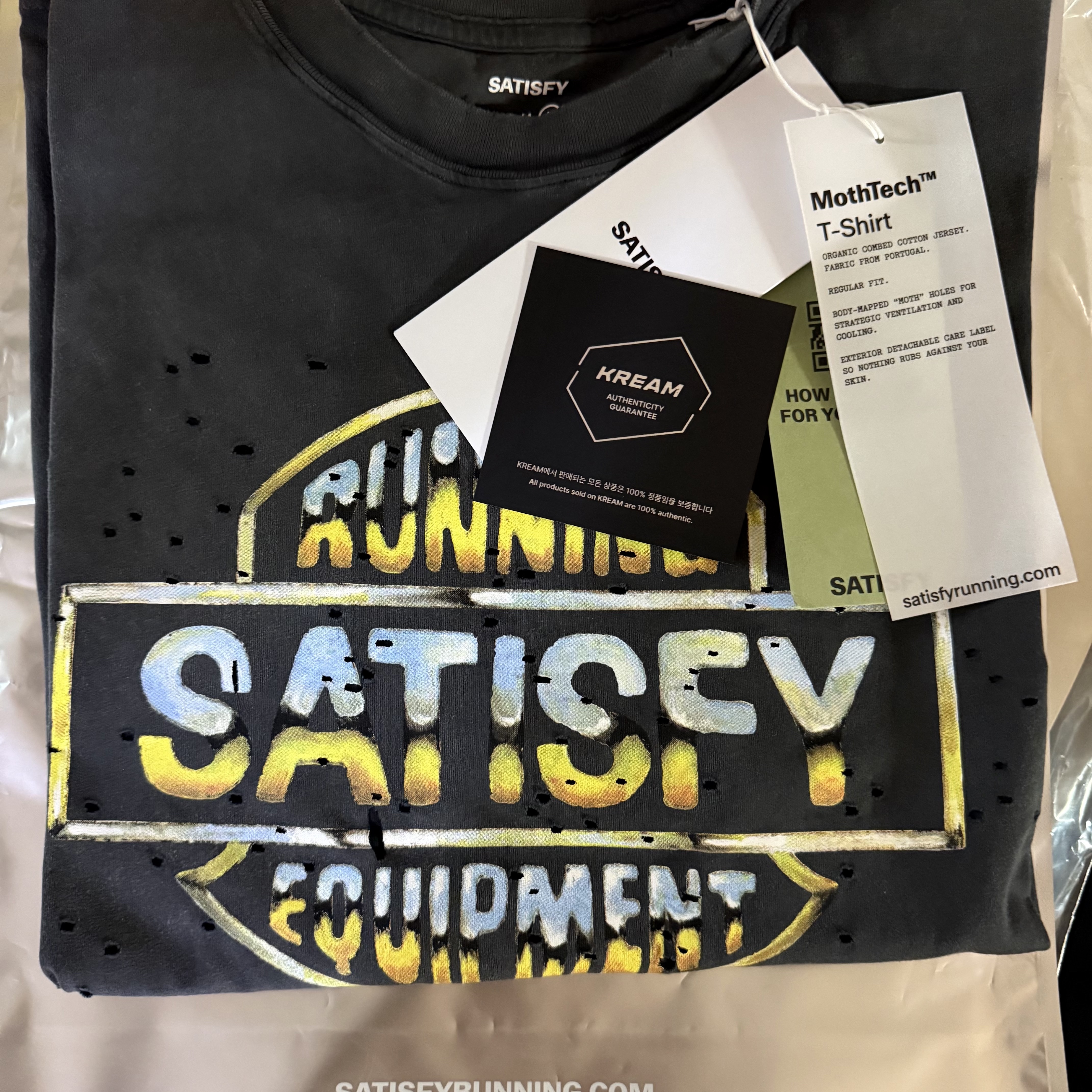 Satisfy MothTech Harley T-Shirt Aged Black 착용 스타일 - 3