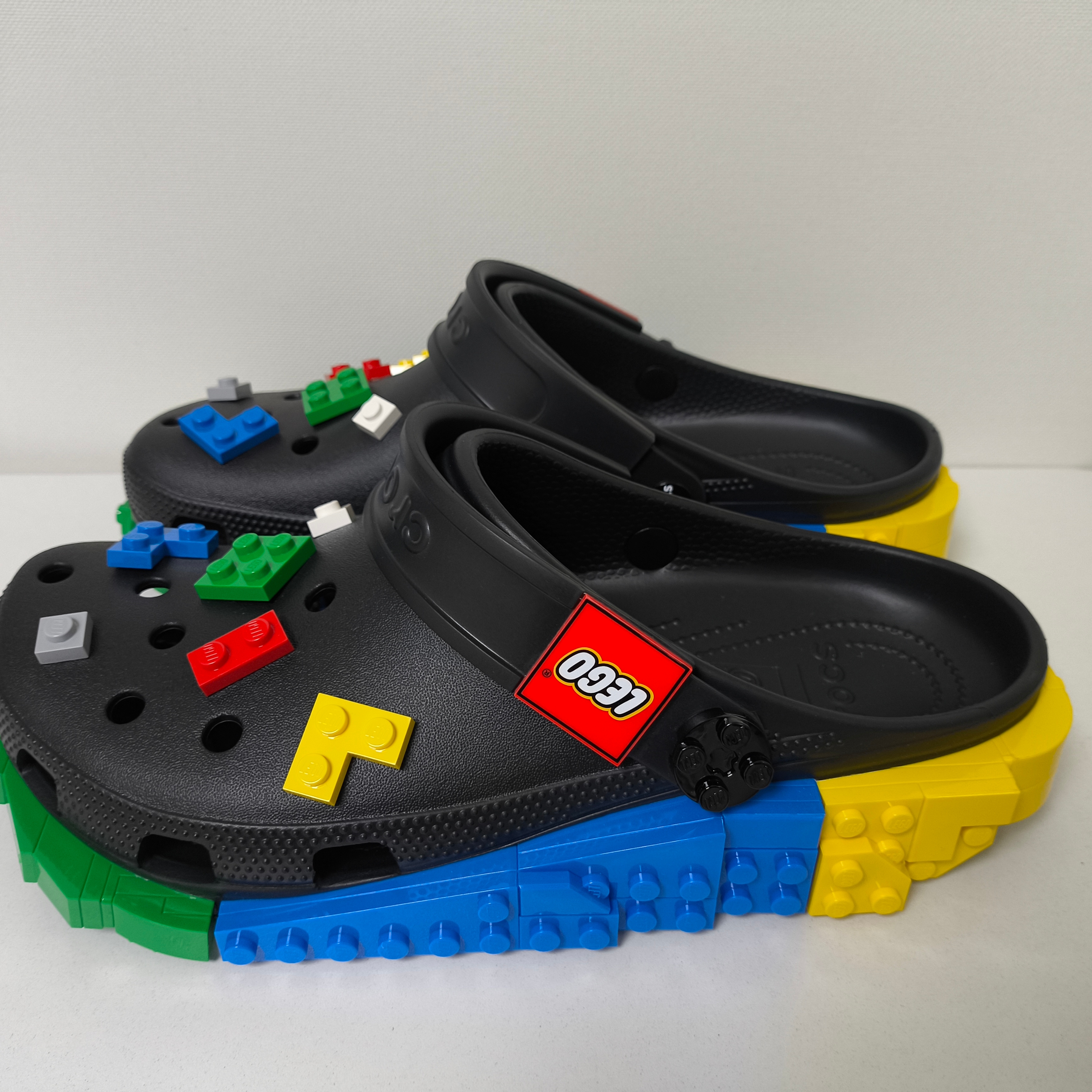 Crocs x Lego Masterbrand Creativity Clog Multi 착용 스타일 - 1