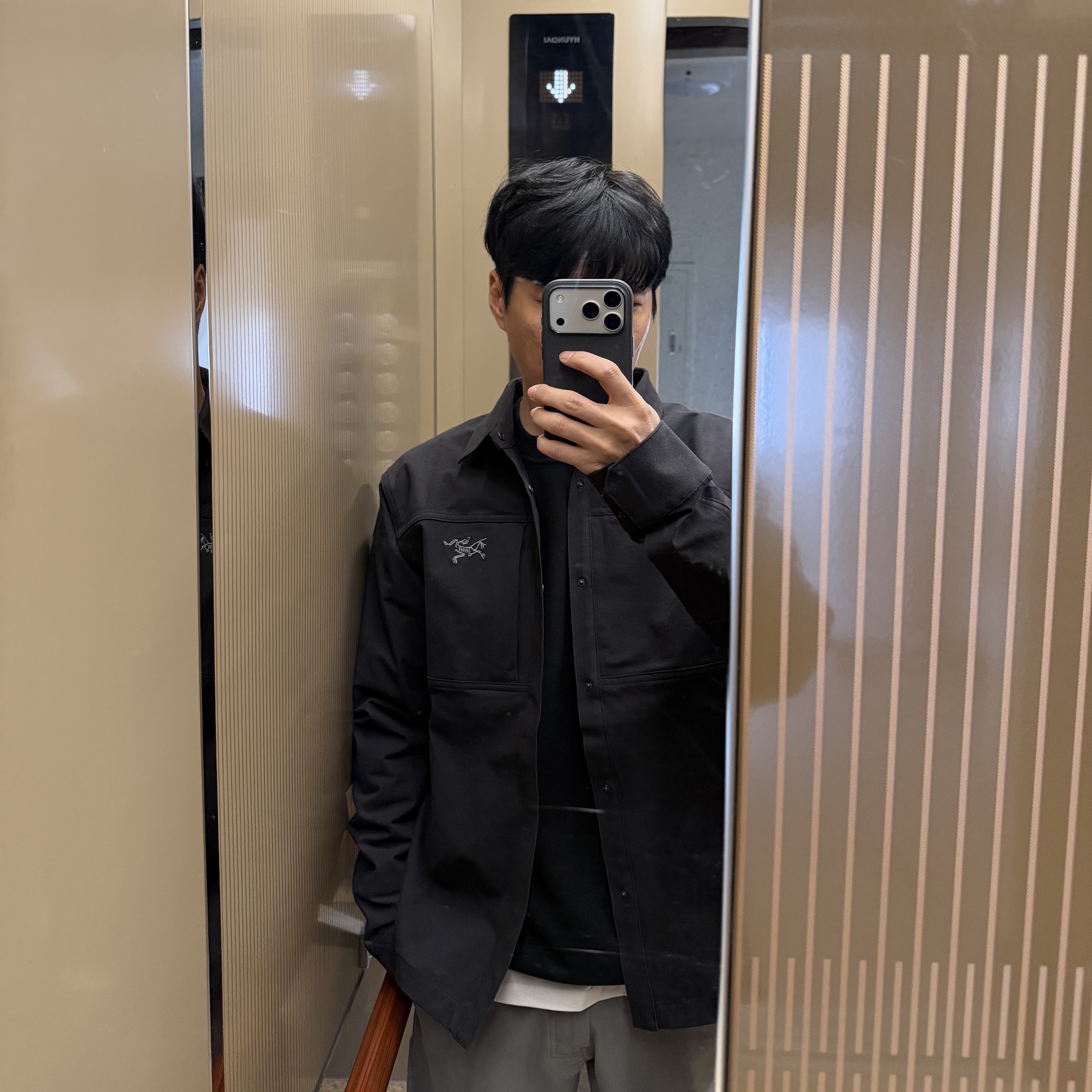 Arc'teryx Cronin Cotton Overshirt Black, Arc'teryx Cronin Cotton Pants Void 착용 스타일 - 1