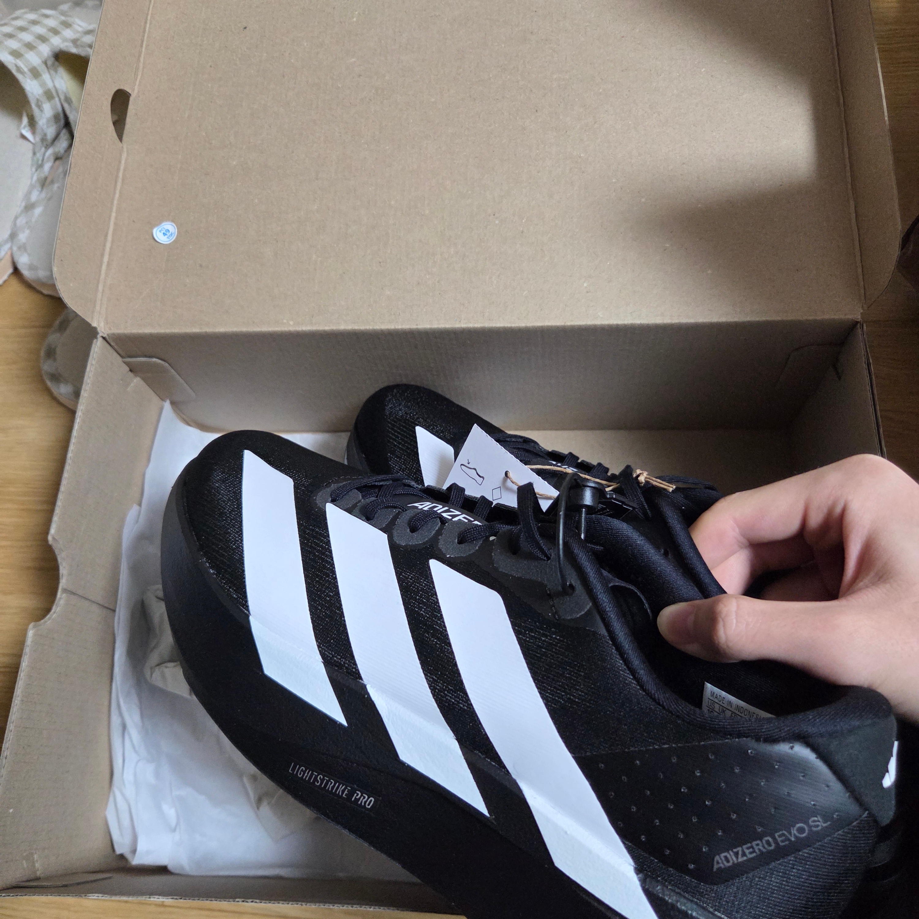 Adidas Adizero EVO SL Core Black Cloud White 착용 스타일