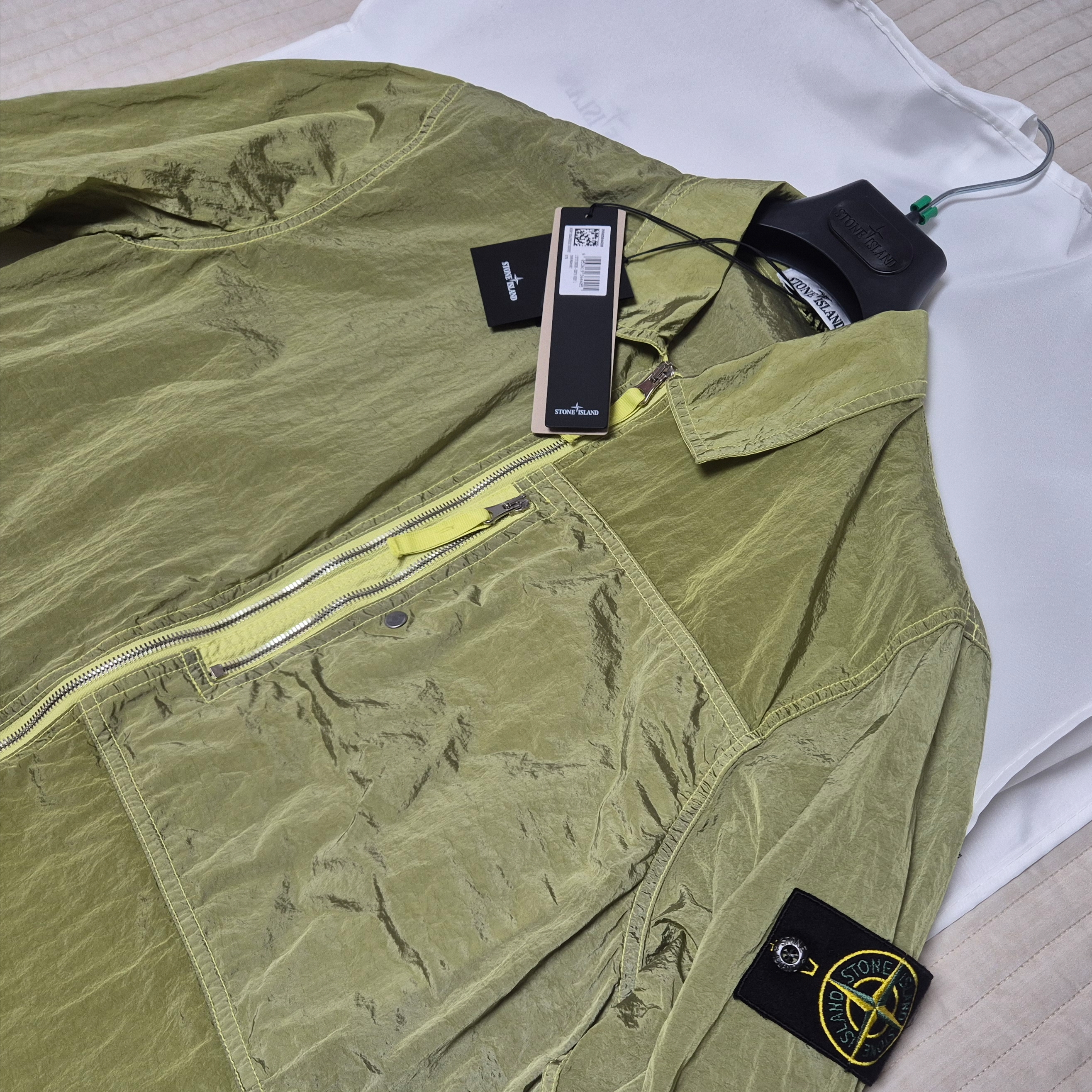 Stone Island 1200038 Nylon Metal In Econyl Regular-Fit Overshirt with Zip Pocket Lemon - 26SS 착용 스타일 - 1