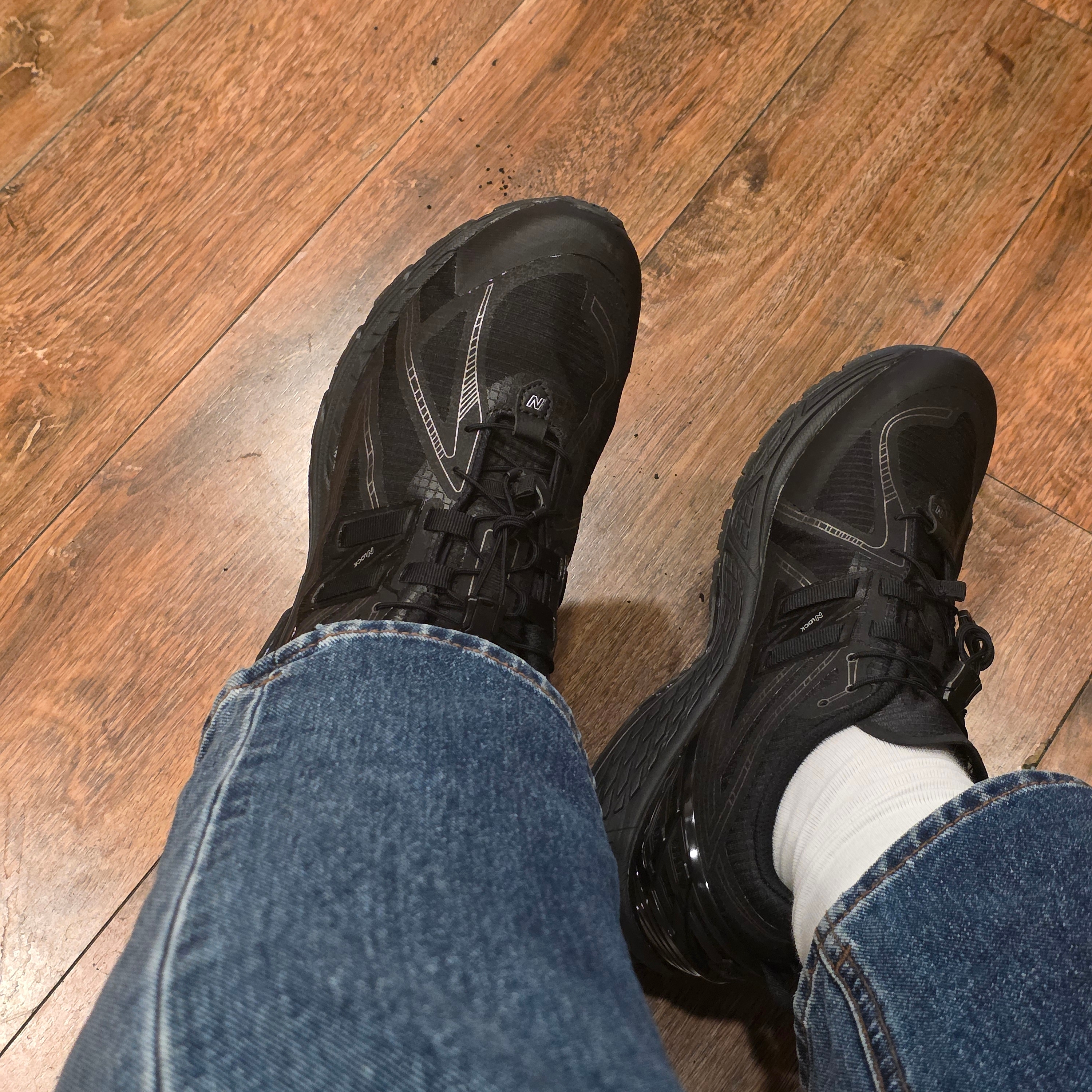 New Balance 1906R Black Dark Silver Metalic 착용 스타일
