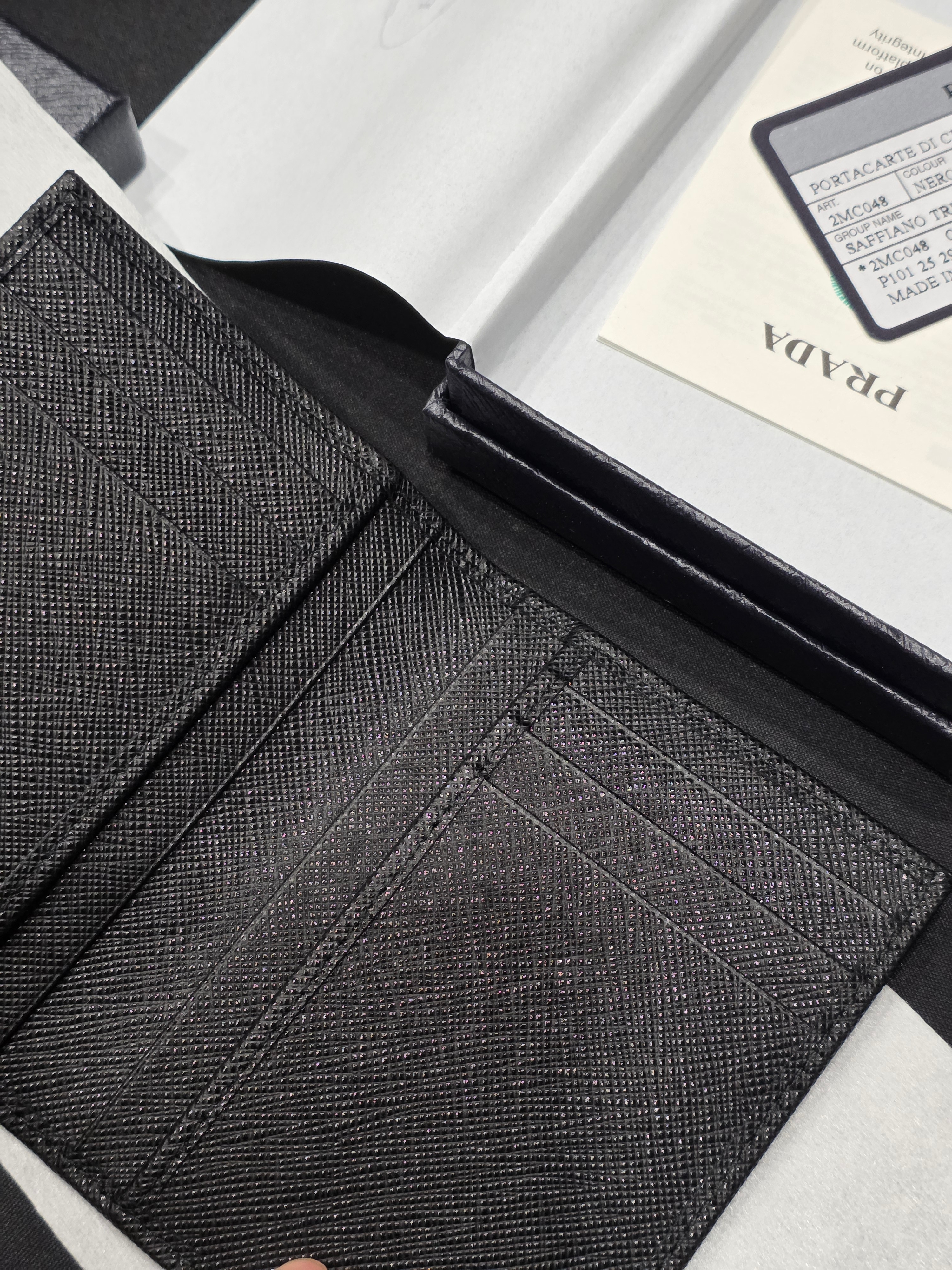 Prada Saffiano Card Holder Black, Prada Saffiano Leather Card Holder Black 착용 스타일 - 2