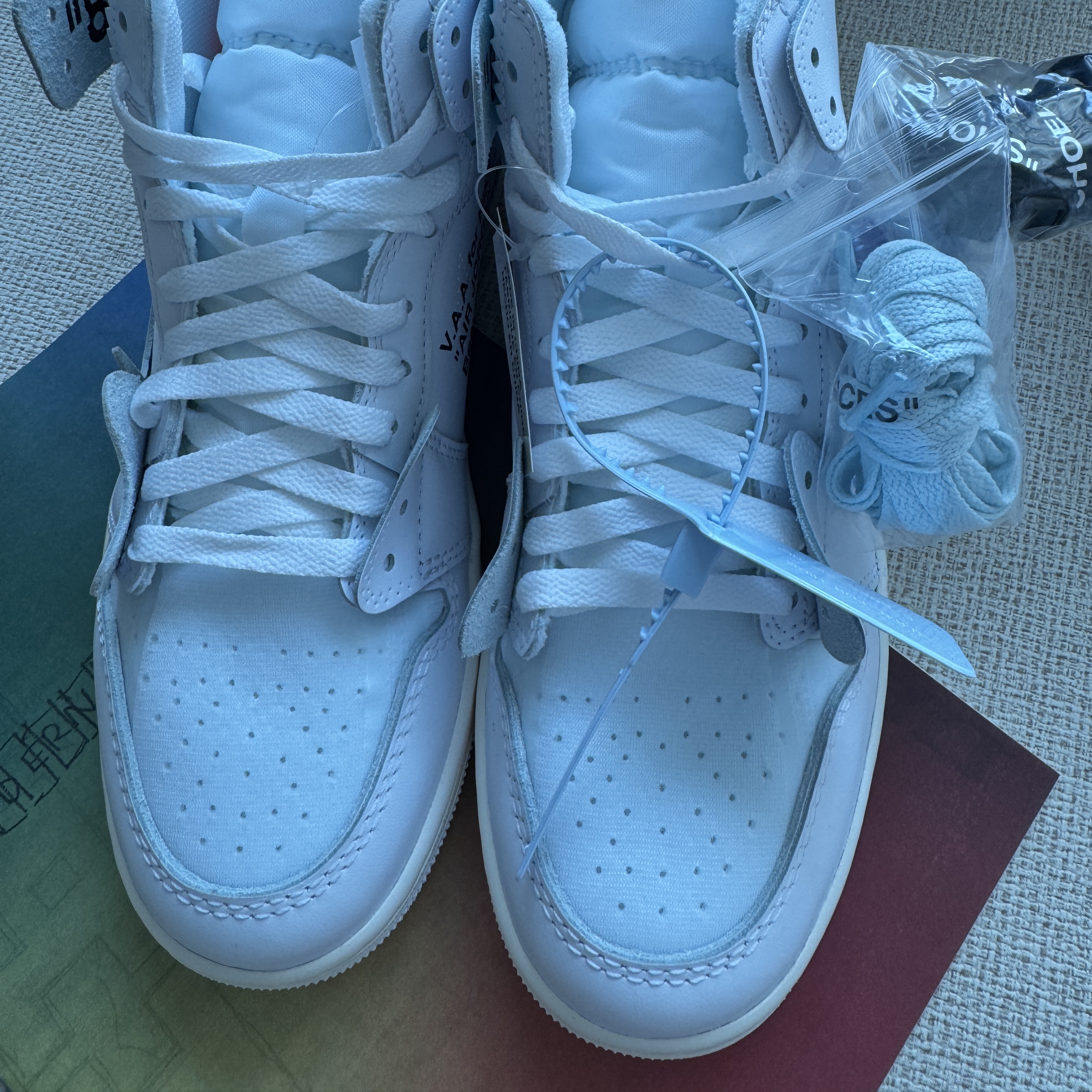 Jordan 1 x Virgil Abloh Archive Retro High Alaska White 착용 스타일 - 6
