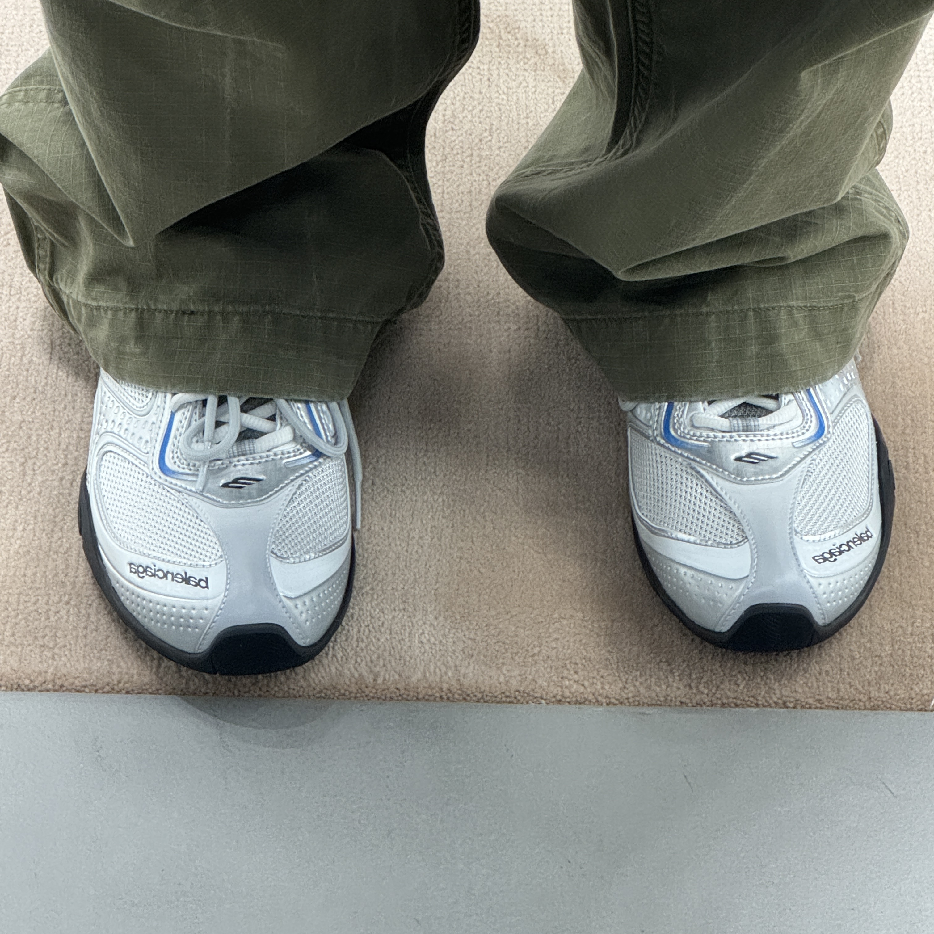 Balenciaga Radar Gradient Lines Sneaker In White Grey 착용 스타일
