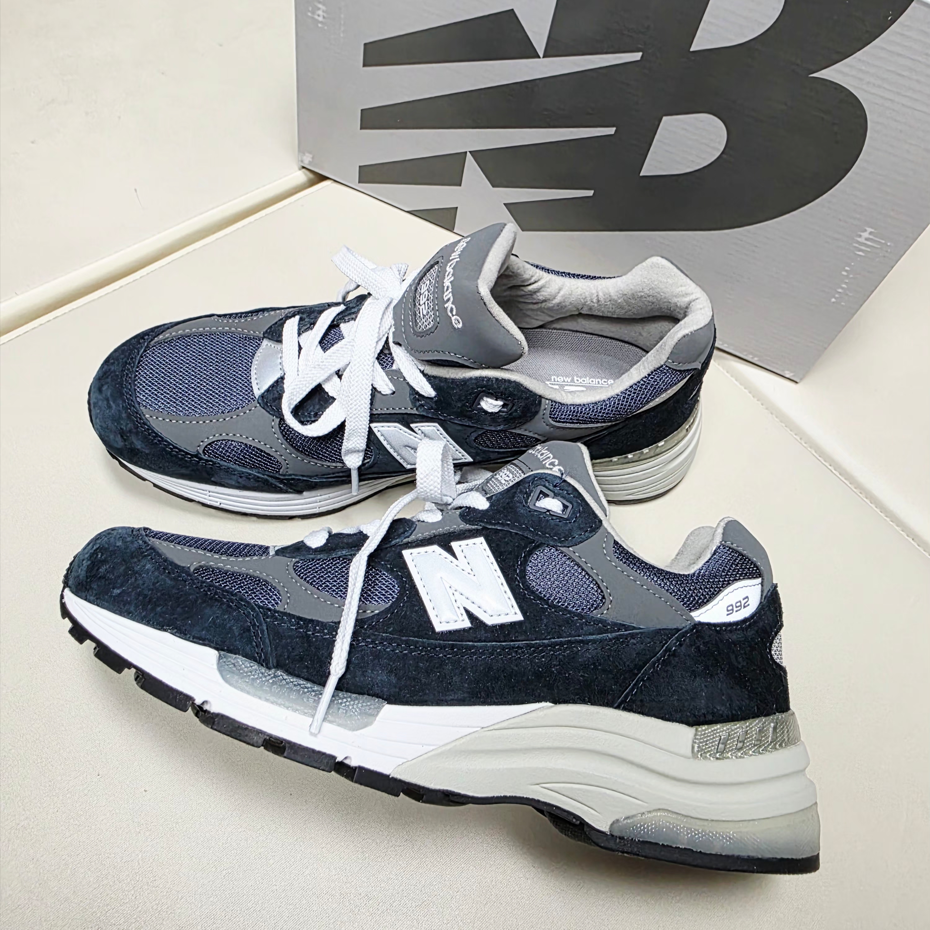 New Balance 992 Made in USA Core Navy 착용 스타일