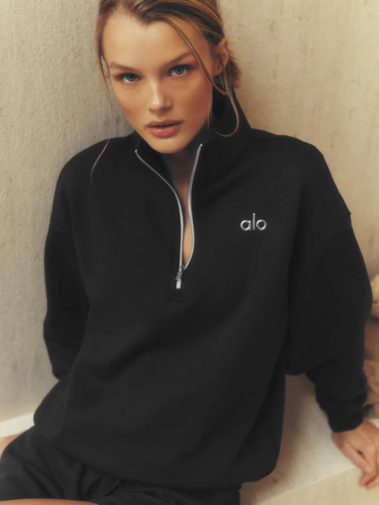 Alo Yoga Accolade 1/4 Zip Pullover Black, (W) Alo Yoga Accolade Sweatpants Black 착용 스타일 - 2