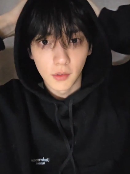 Undermycar Mu.08 Anti Fxxking Logo Play Oversized Pigment Hoodie Gray, Undermycar Mu.08 Anti Fxxking Logo Play Oversized Pigment Hoodie Beige 착용 스타일 - 1