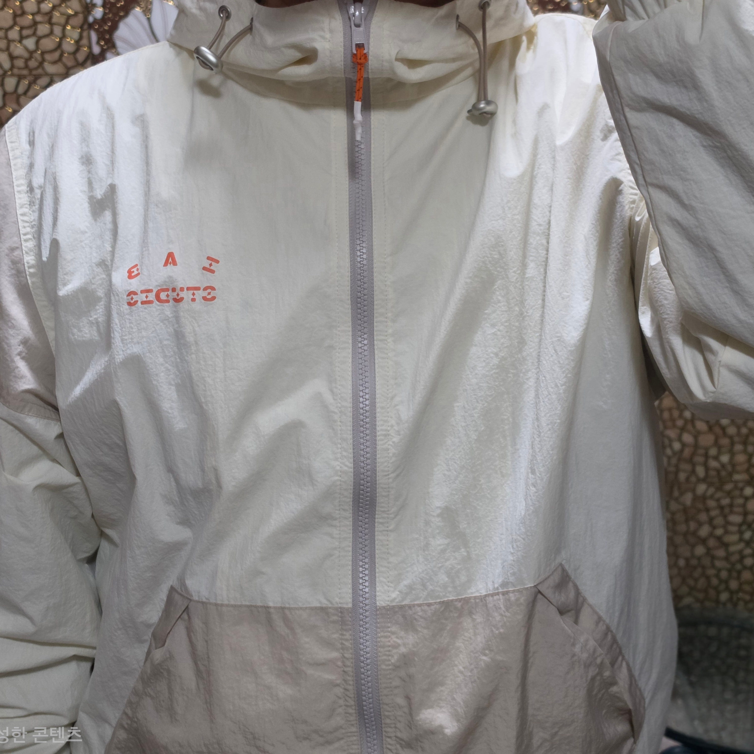 IAB Studio x Lost in Starlight Space Track Jacket White Orange 착용 스타일 - 1