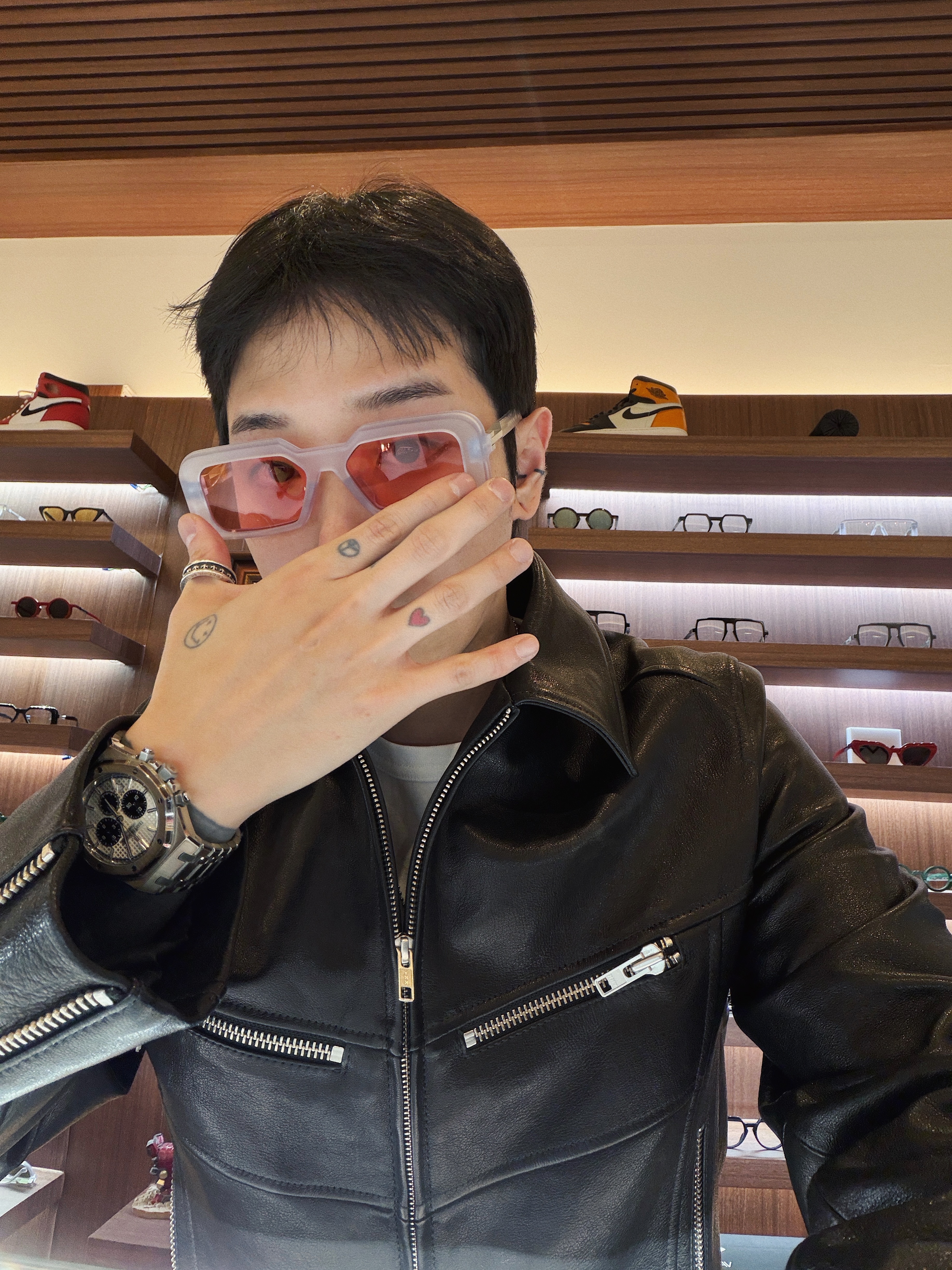 STU Lambskin Zipper Leather Jacket In Black, Audemars Piguet Royal Oak Selfwinding Chronograph 41mm Steel Bracelet Silver 착용 스타일 - 2