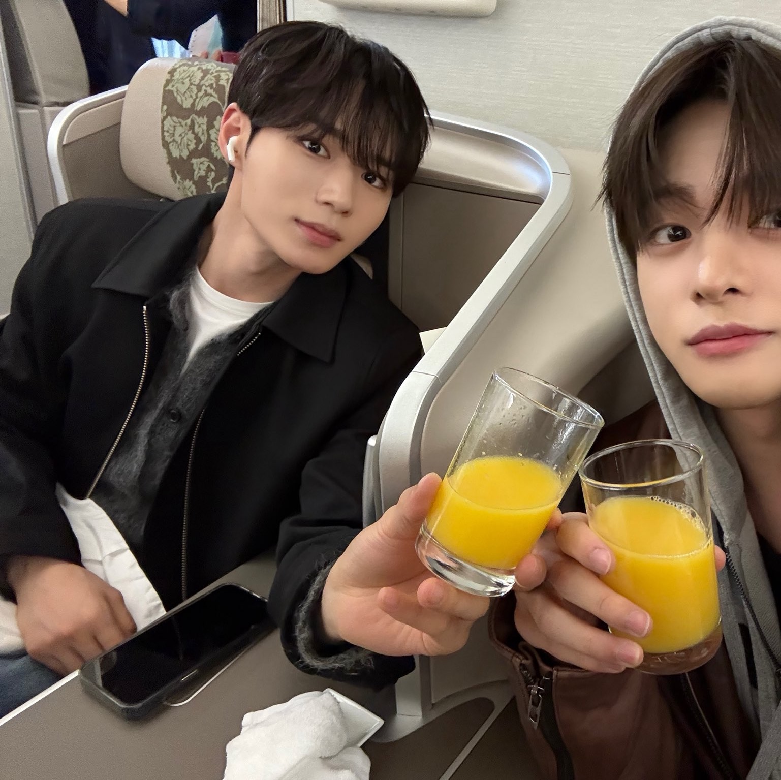 Undermycar MU.102 Anti Fxxking Logo Play Cropped Poly Jacket Black, Undermycar MU.102 Anti Fxxking Logo Play Cropped Poly Jacket Oilve 착용 스타일