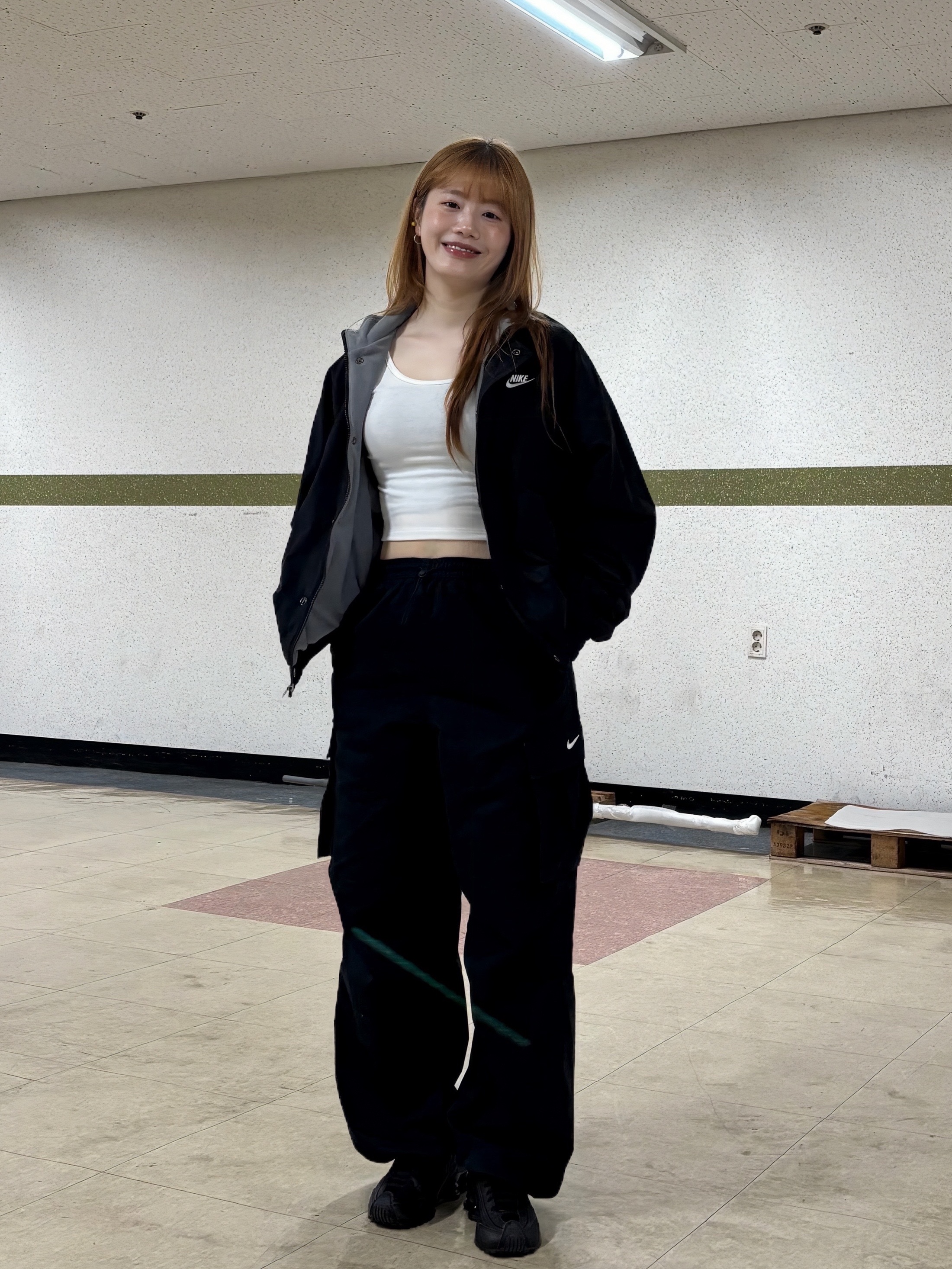 (W) Nike Shox R4 Black, Nike Club Futura Jacket Black White - Asia 착용 스타일 - 6