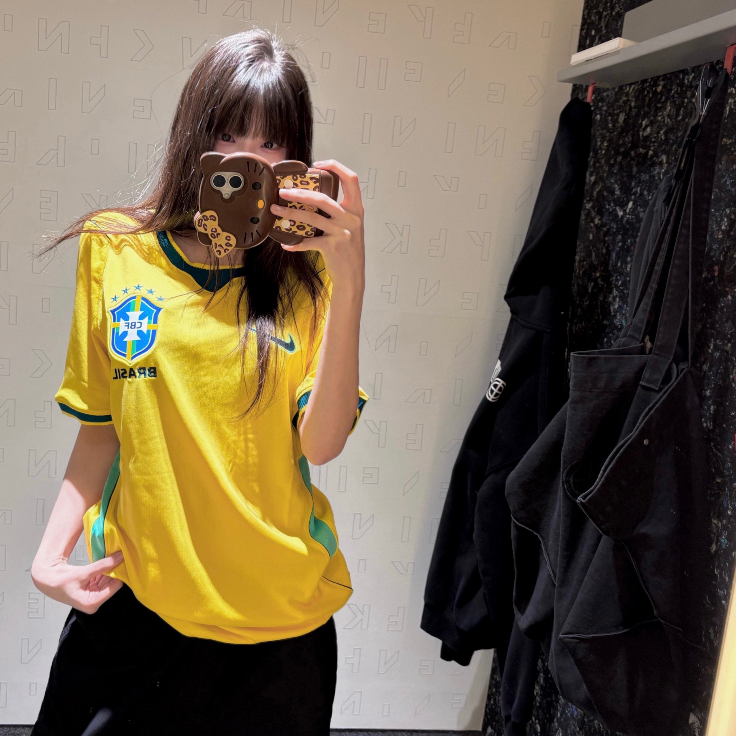 Adidas Italy 2026 Away Jersey Aeroblue - KR Sizing (Non Marking Ver.), Nike Brazil 2026 Stadium Home Dri-Fit Football Replica Jersey Canary Light Menta (IF7054-724) (Non Marking Ver.) 착용 스타일 - 2