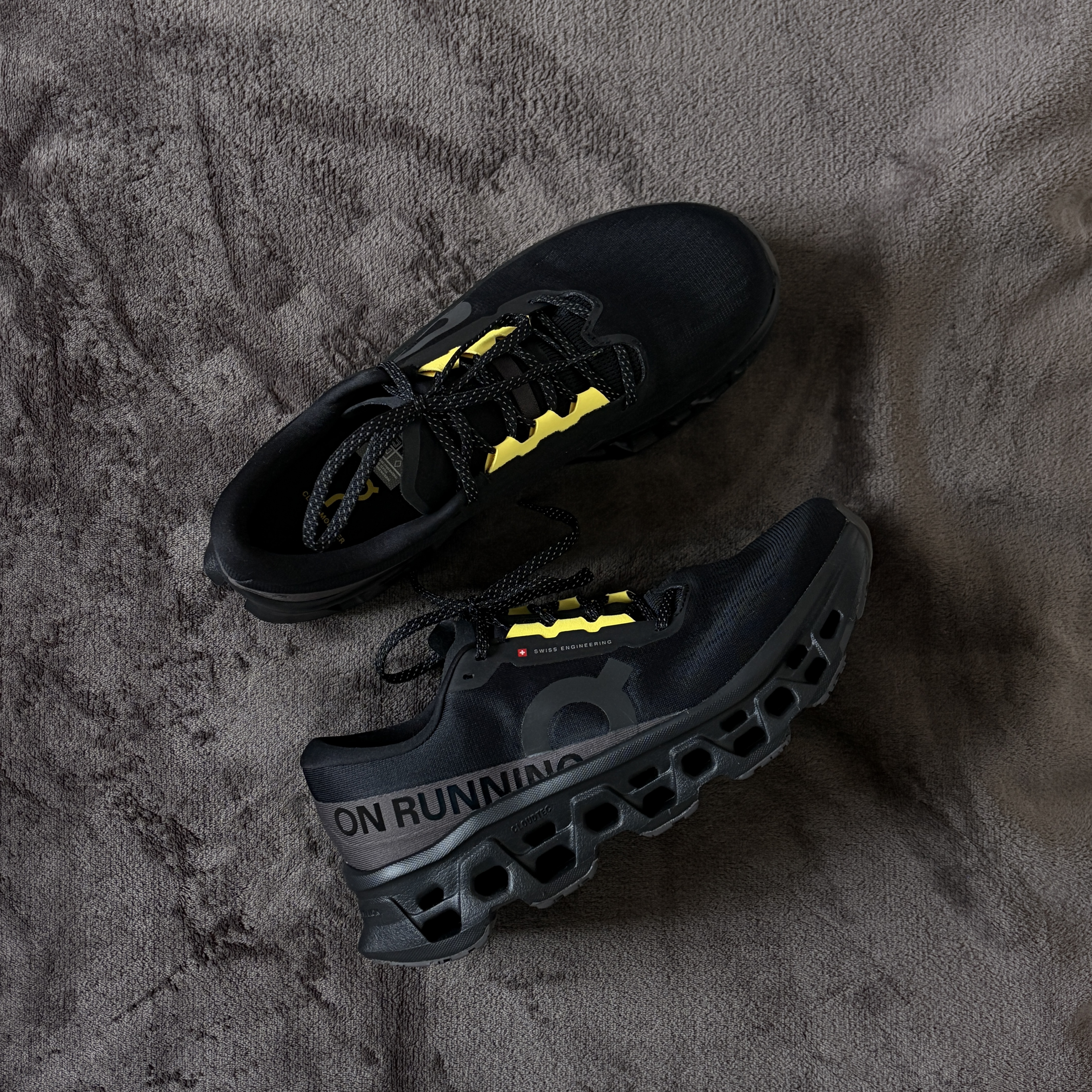 On Running Cloudmonster 3 Black Pebble 착용 스타일