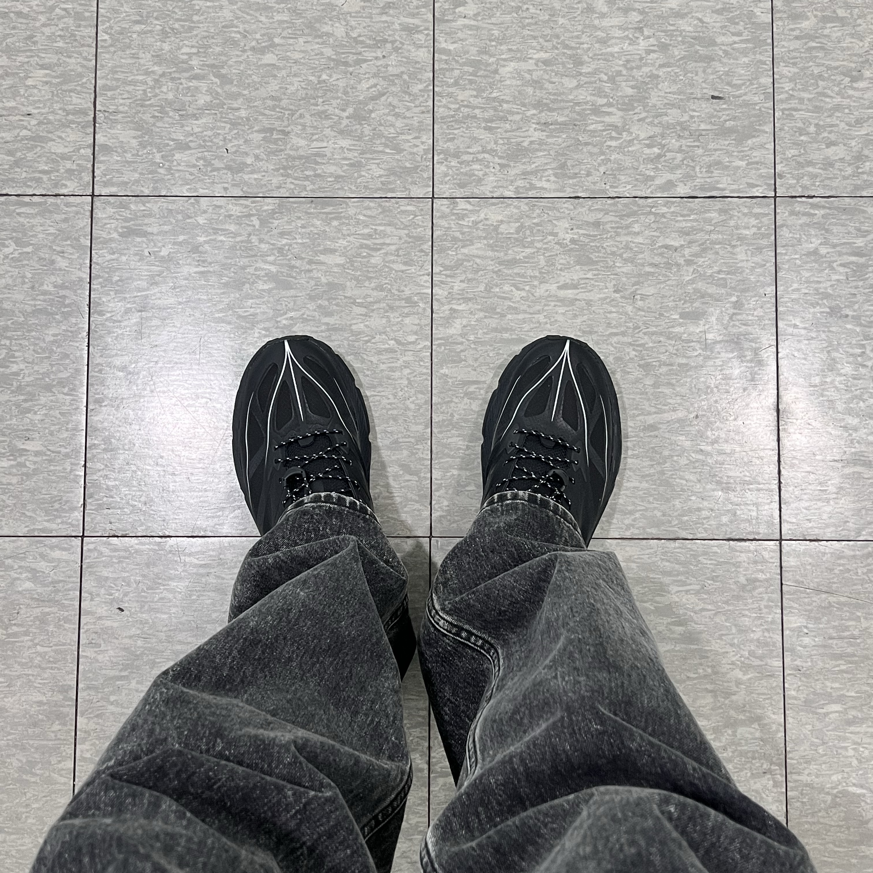 Hoka Mafate Speed 4 Lite Black Outer Orbit 착용 스타일