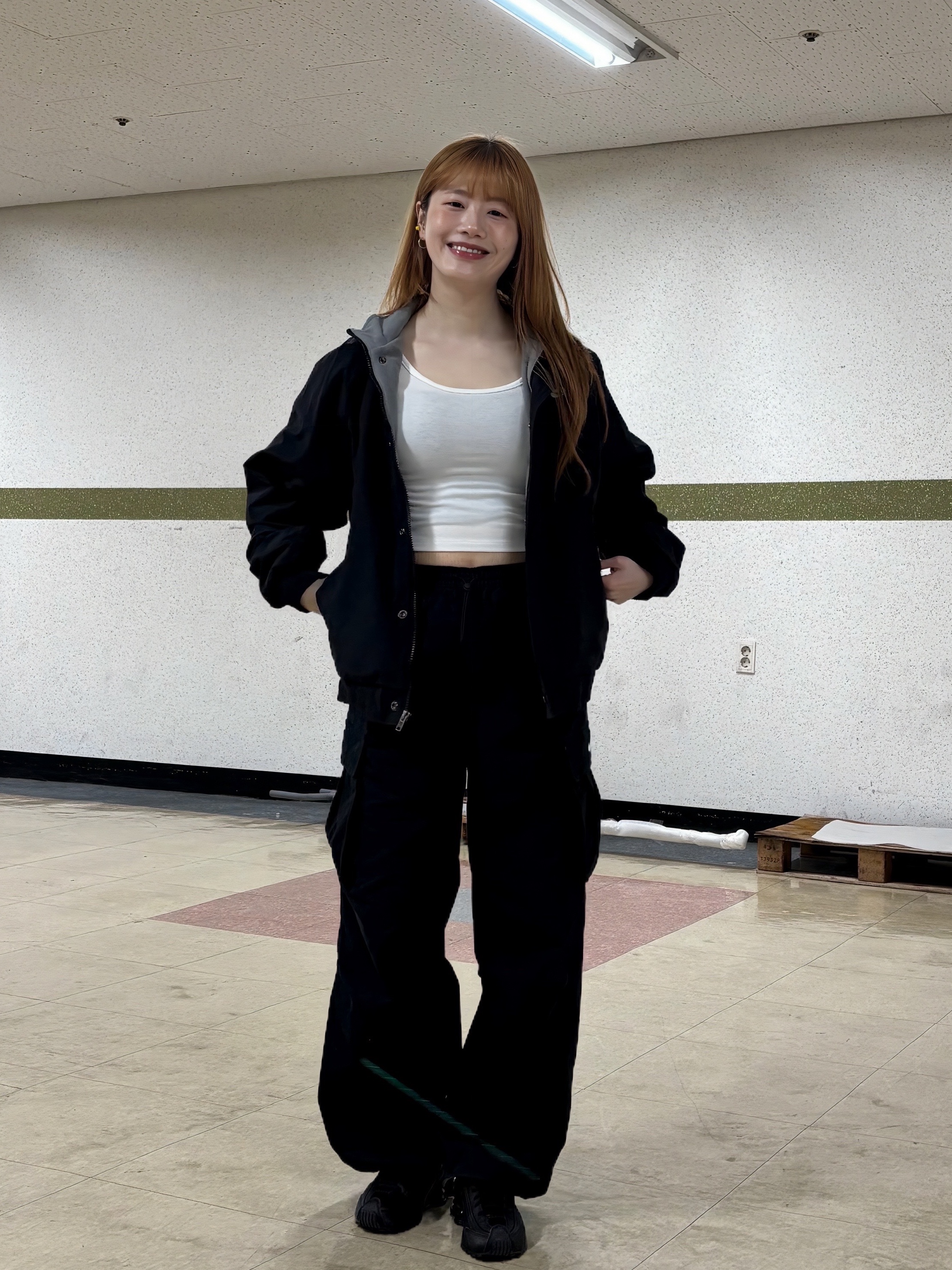 (W) Nike Shox R4 Black, Nike Club Futura Jacket Black White - Asia 착용 스타일 - 9