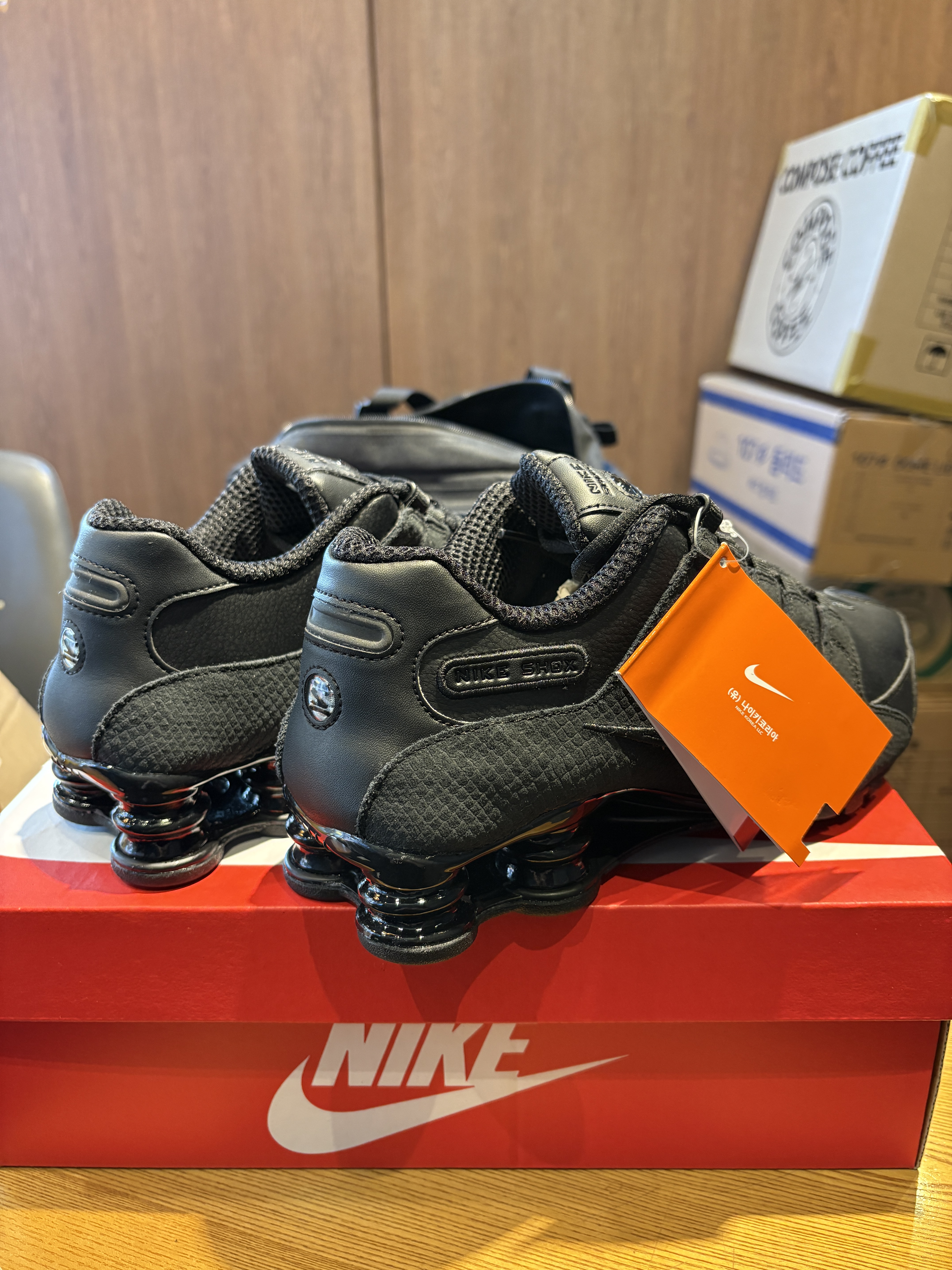 Nike Shox NZ Black 착용 스타일 - 3