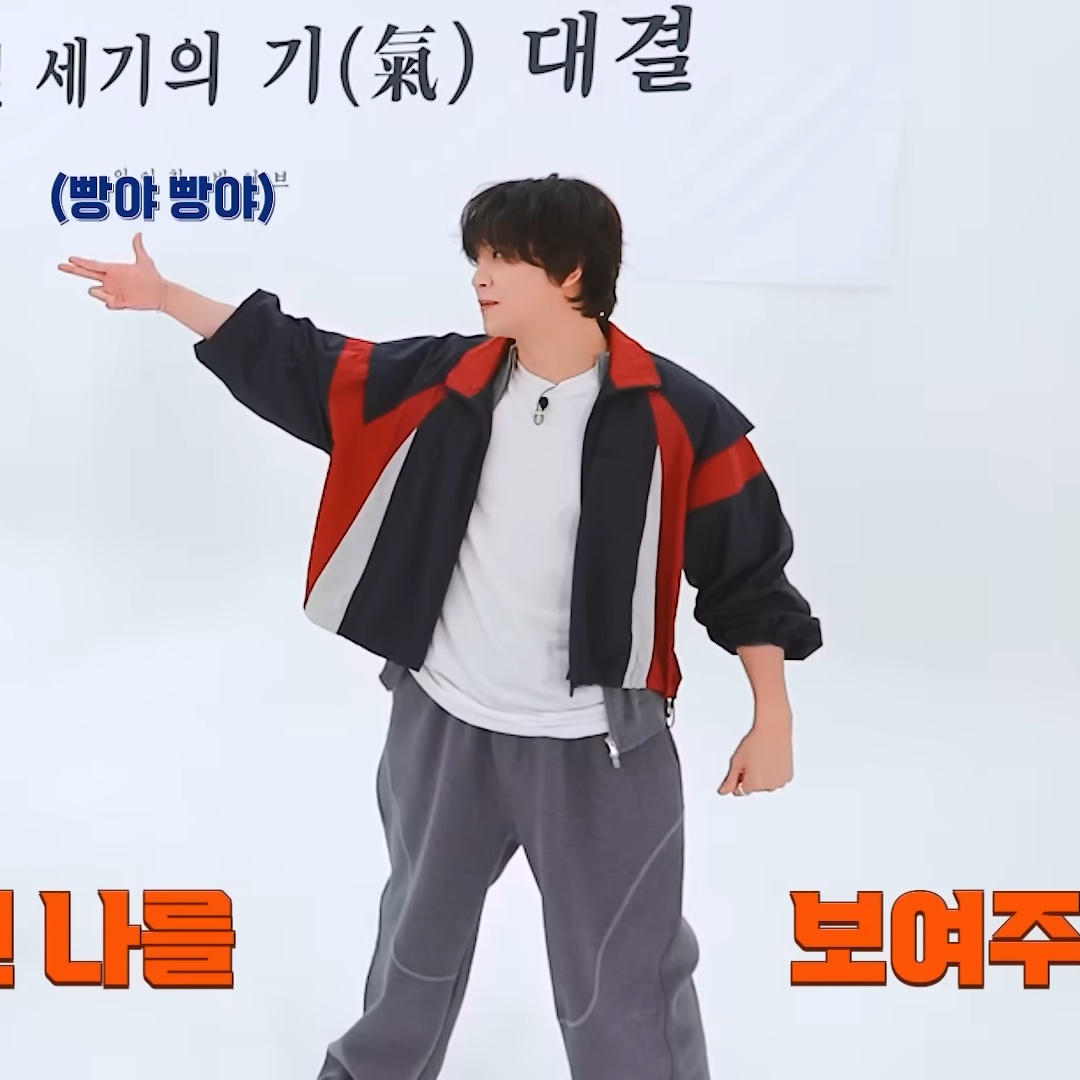 Undermycar 25FW Double Line Slim Knit Zip-Up Gray/Red, Undermycar 25FW Double Line Slim Knit Zip-Up Black/Beige 착용 스타일 - 3