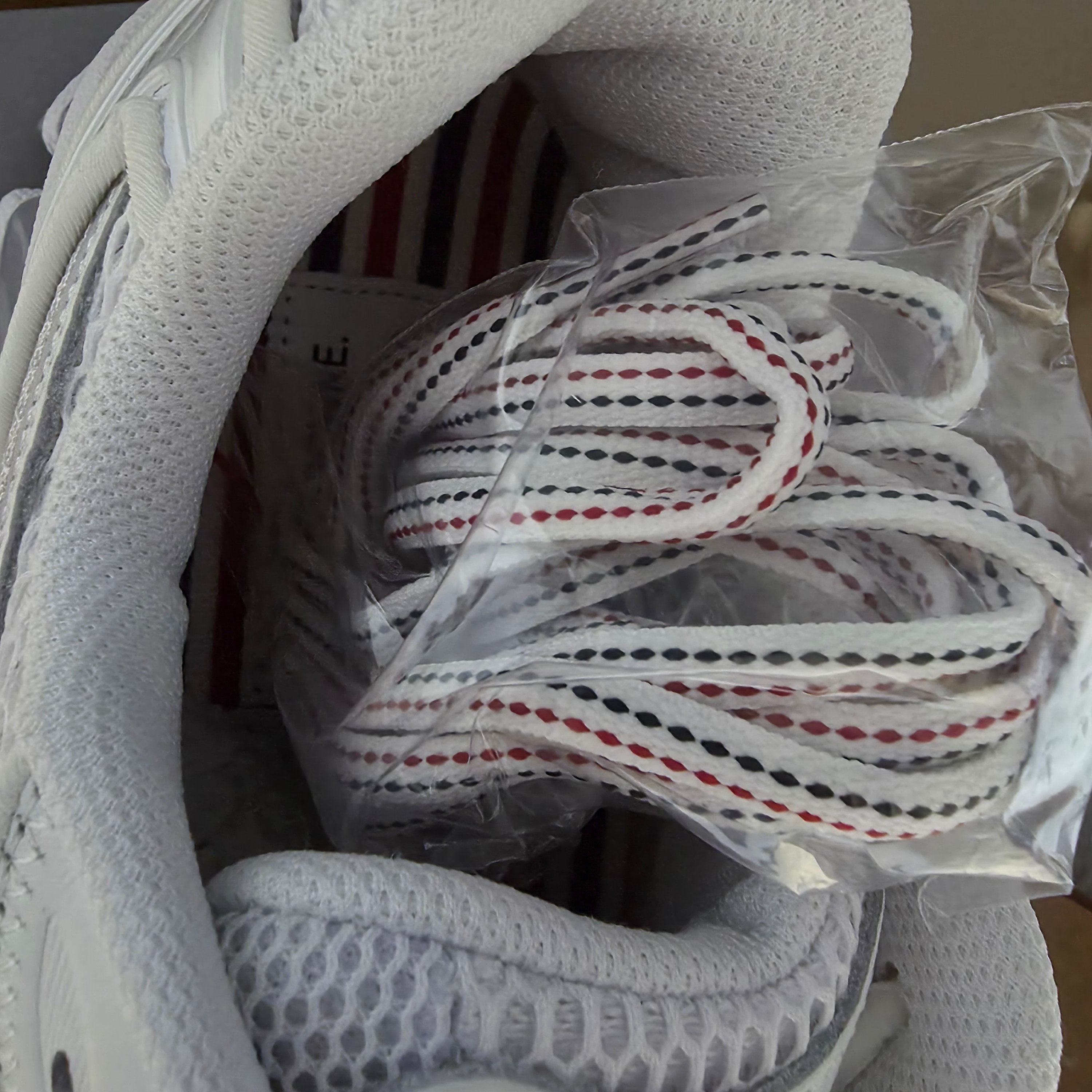 Asics x Thom Browne Gel-Kayano 14 White 착용 스타일 - 3