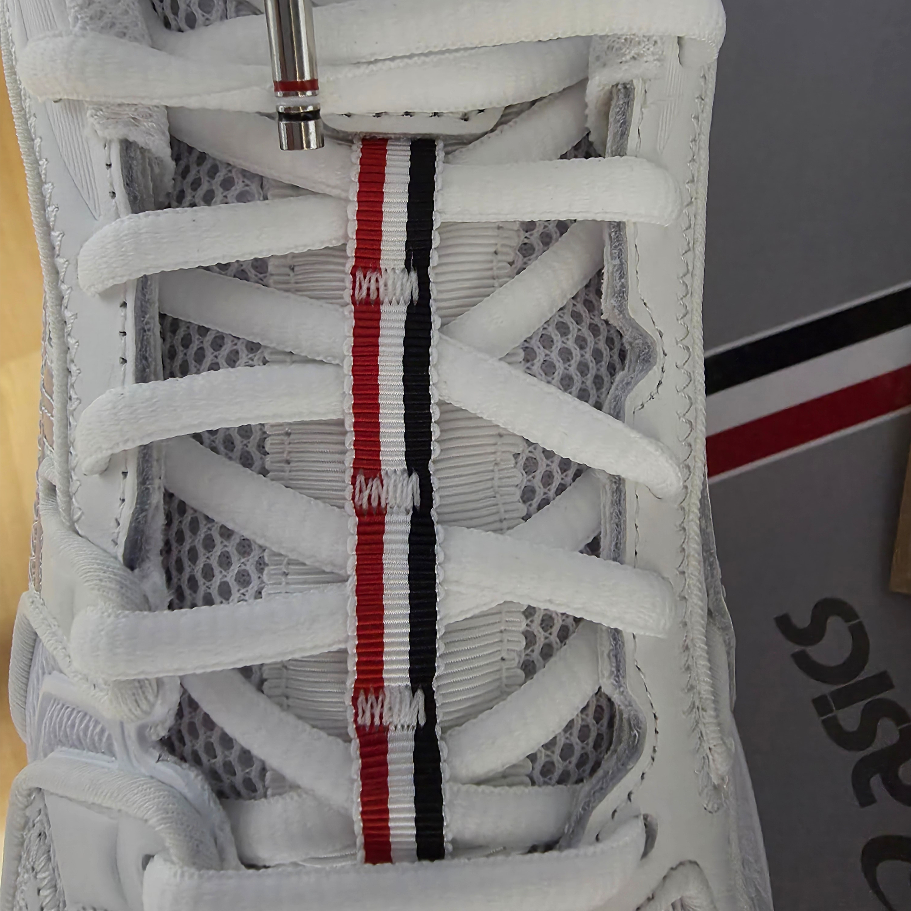 Asics x Thom Browne Gel-Kayano 14 White 착용 스타일 - 2